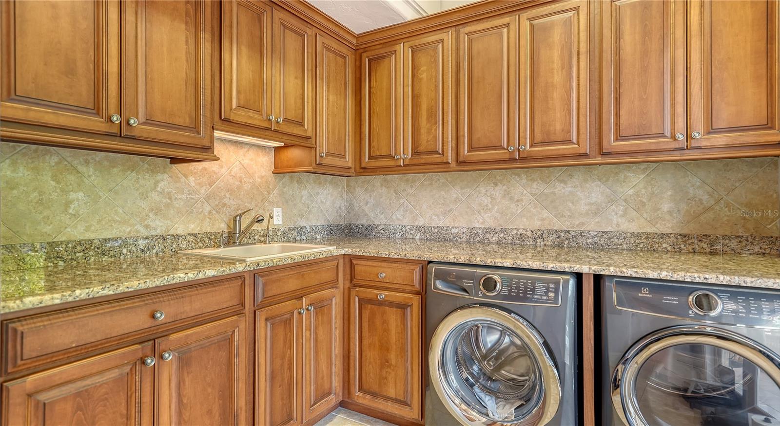 A4675380 Property Photo