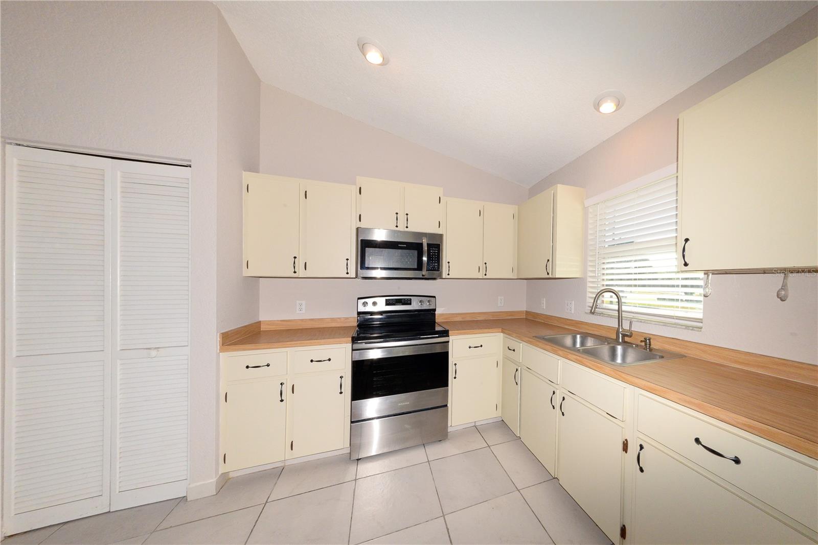 17207 SEASHORE AVE, PORT CHARLOTTE, FL, 33948