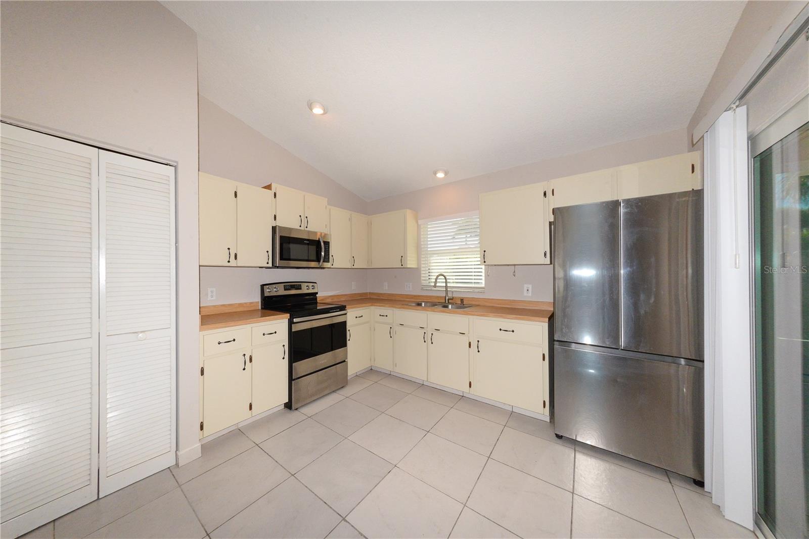 17207 SEASHORE AVE, PORT CHARLOTTE, FL, 33948