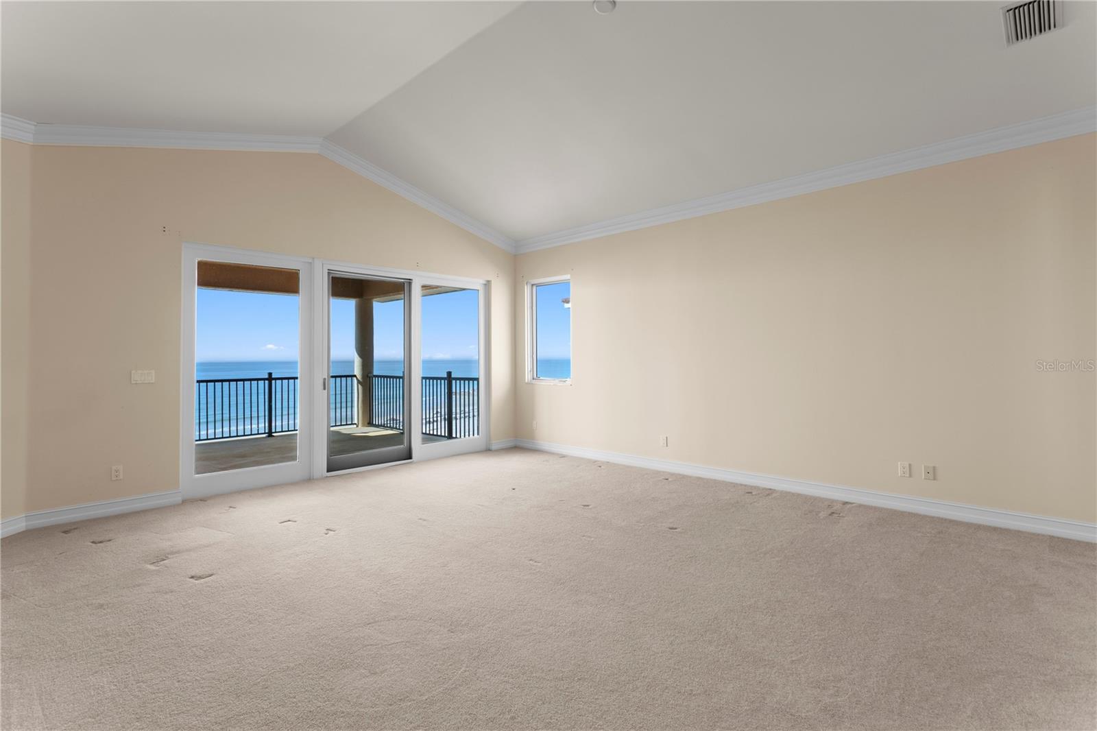 TB8456906 Property Photo