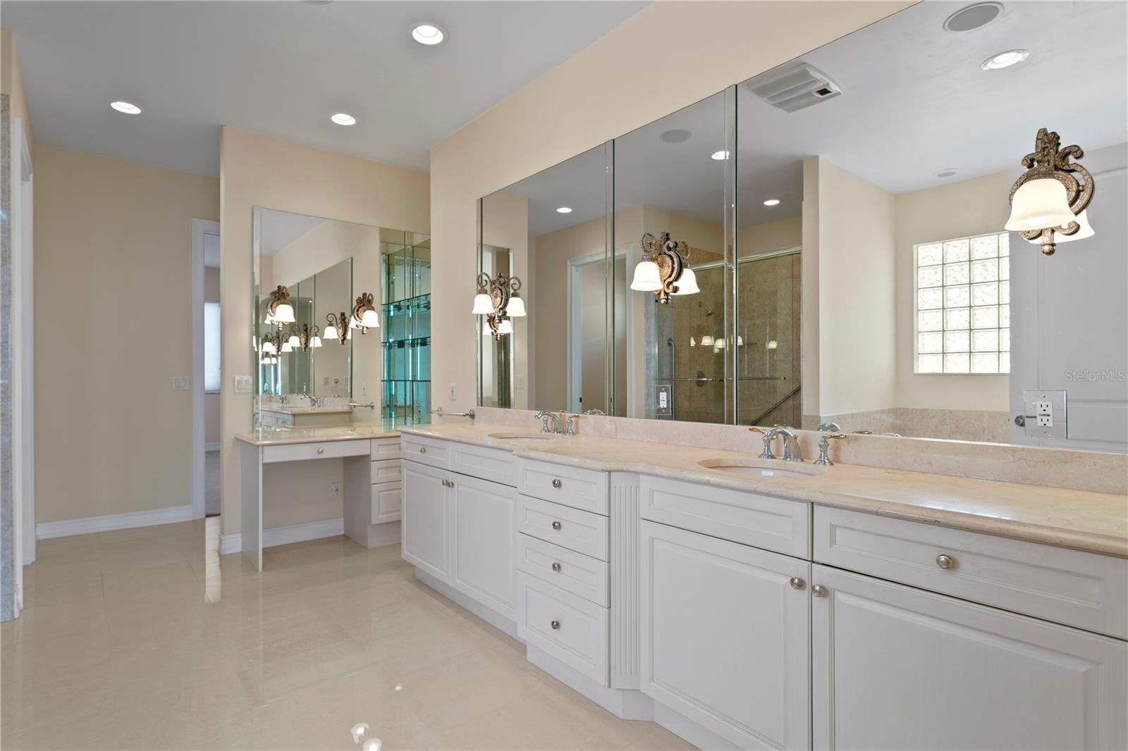 TB8456906 Property Photo