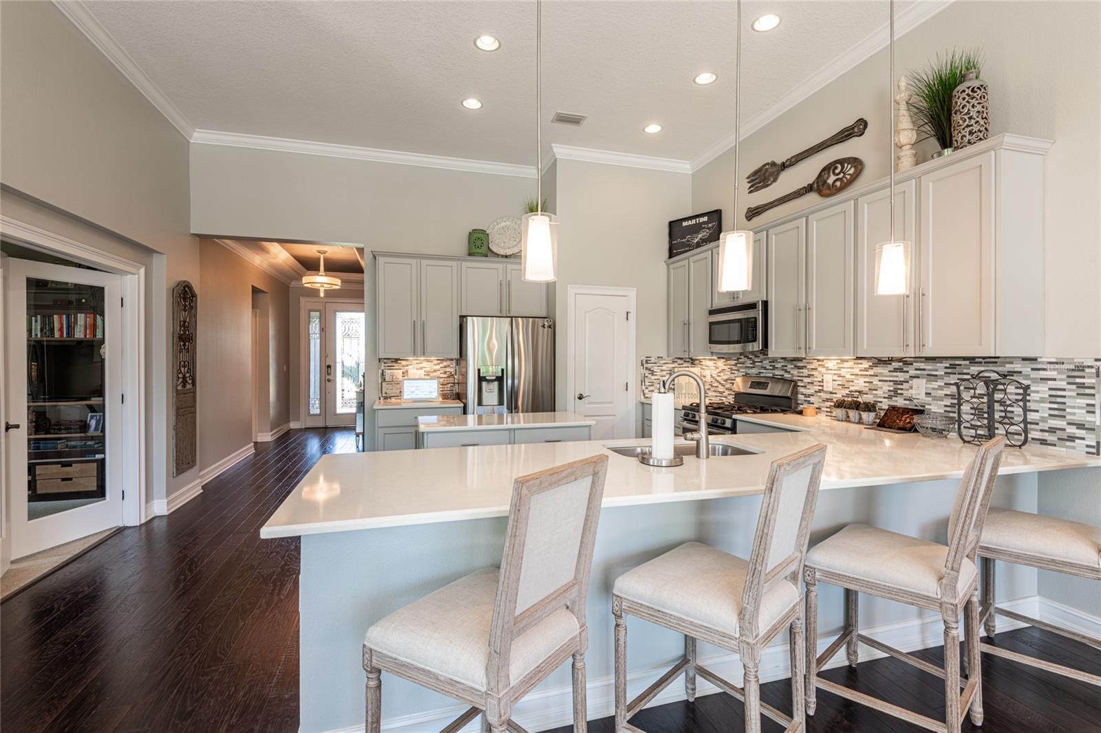 Kitchen bar with room for 4 barstools
