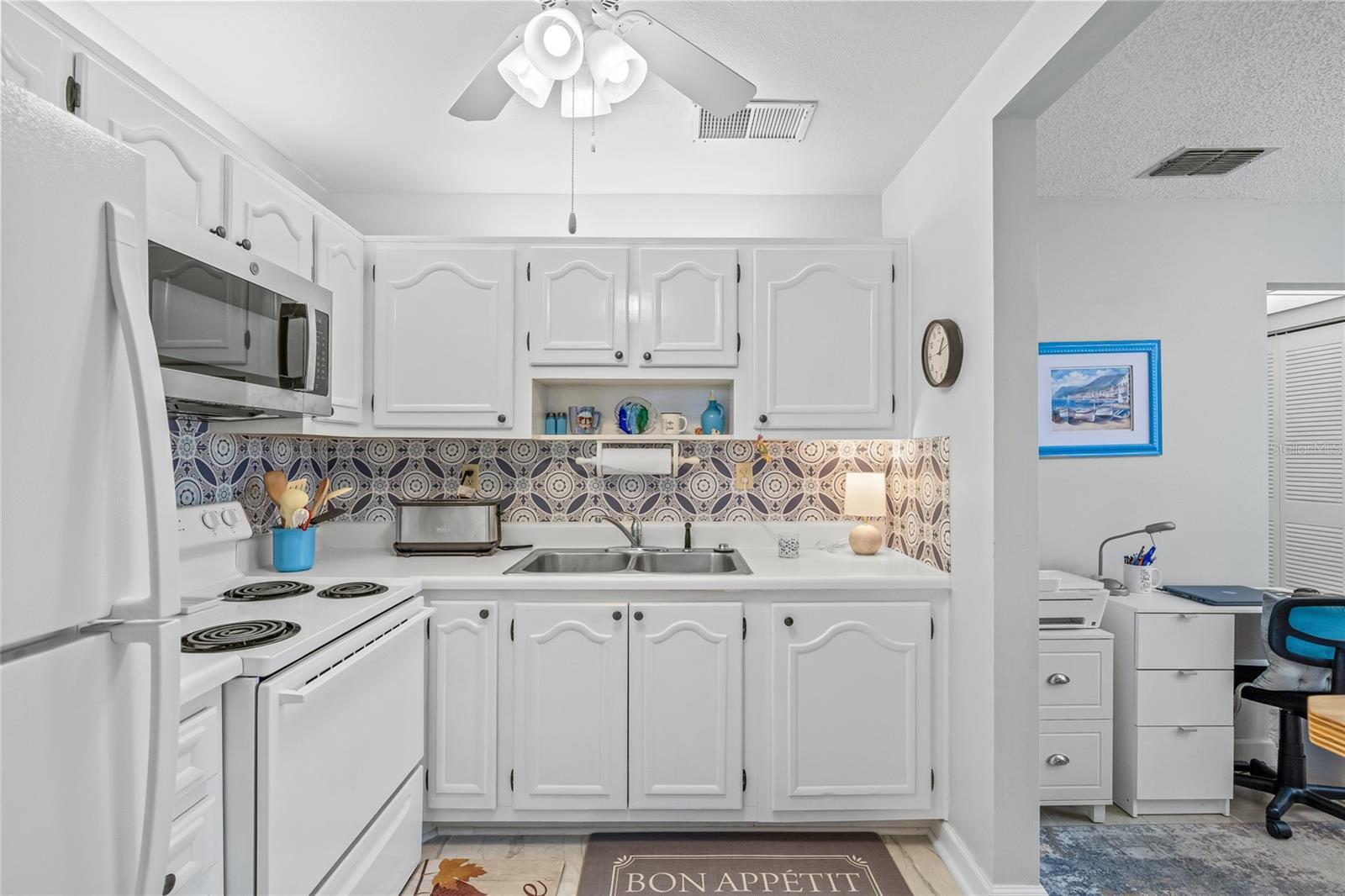 O6367792 Property Photo