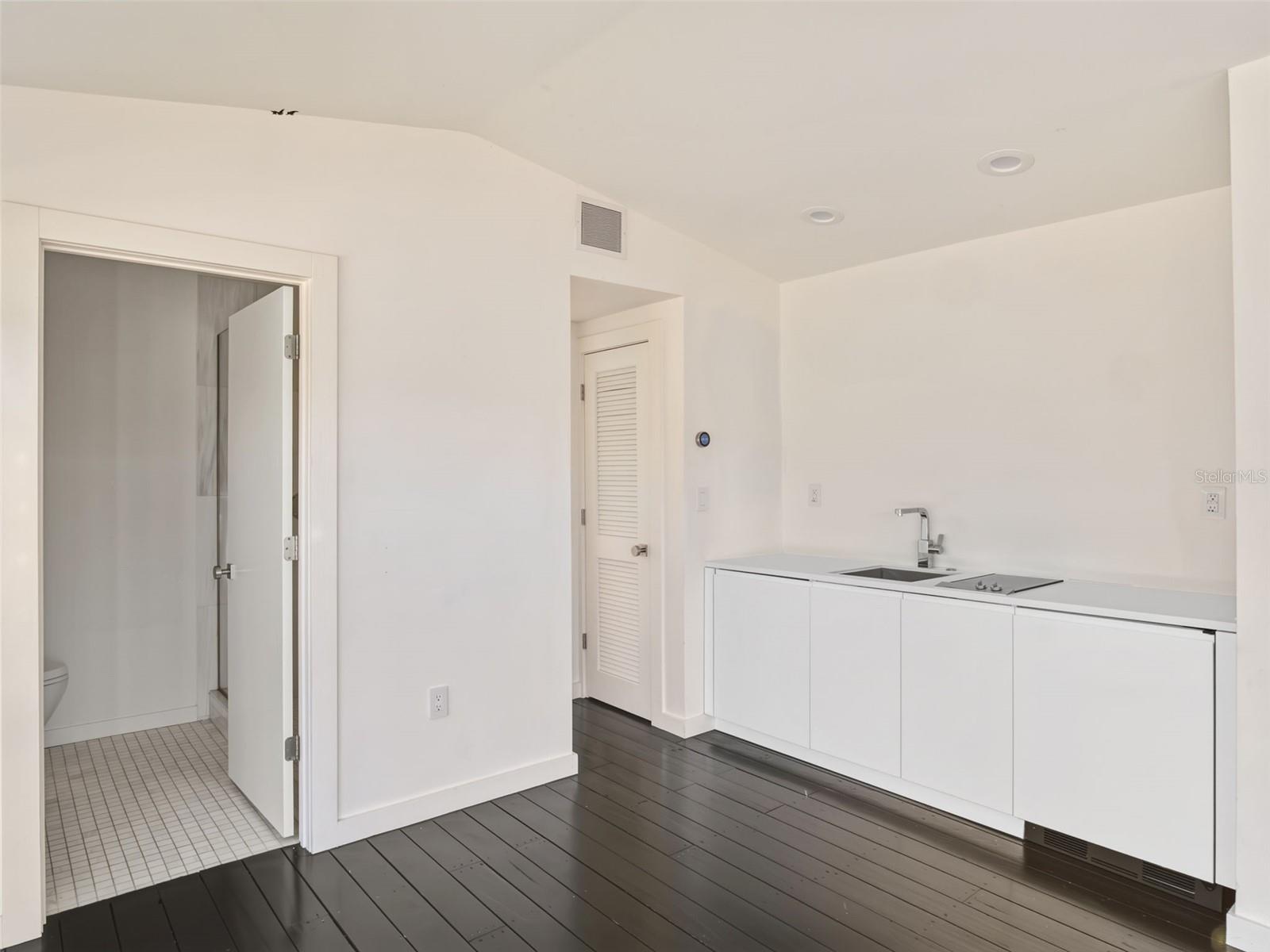 O6367878 Property Photo