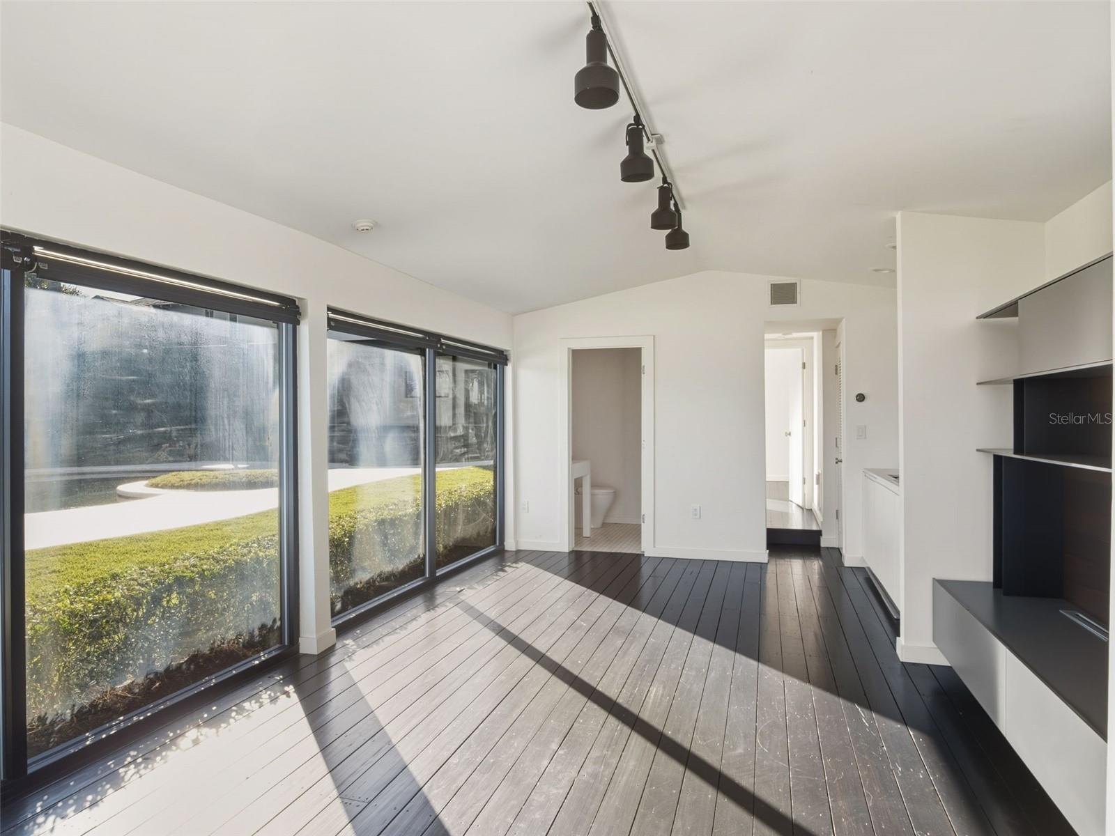 O6367878 Property Photo