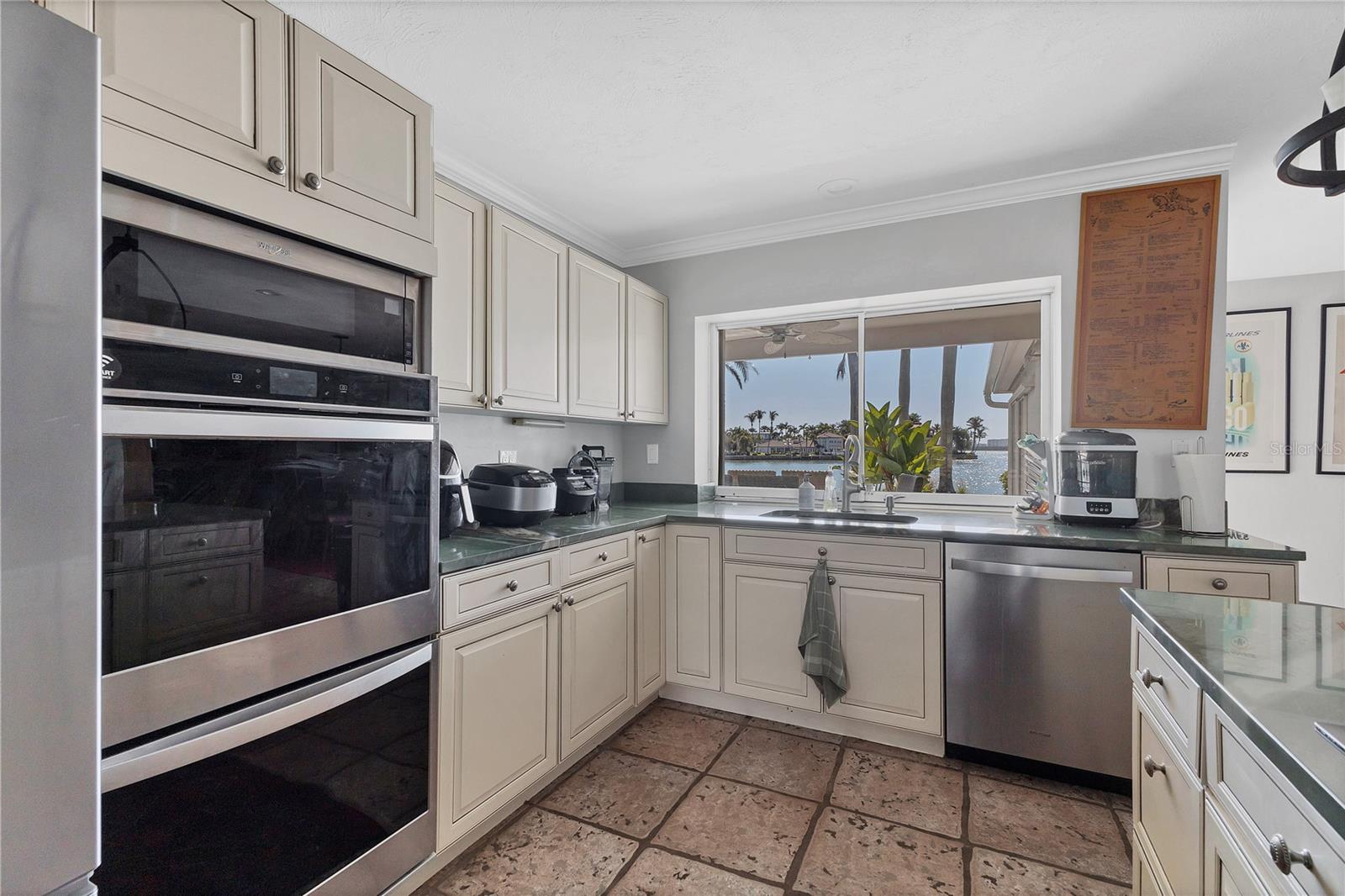 A4675538 Property Photo