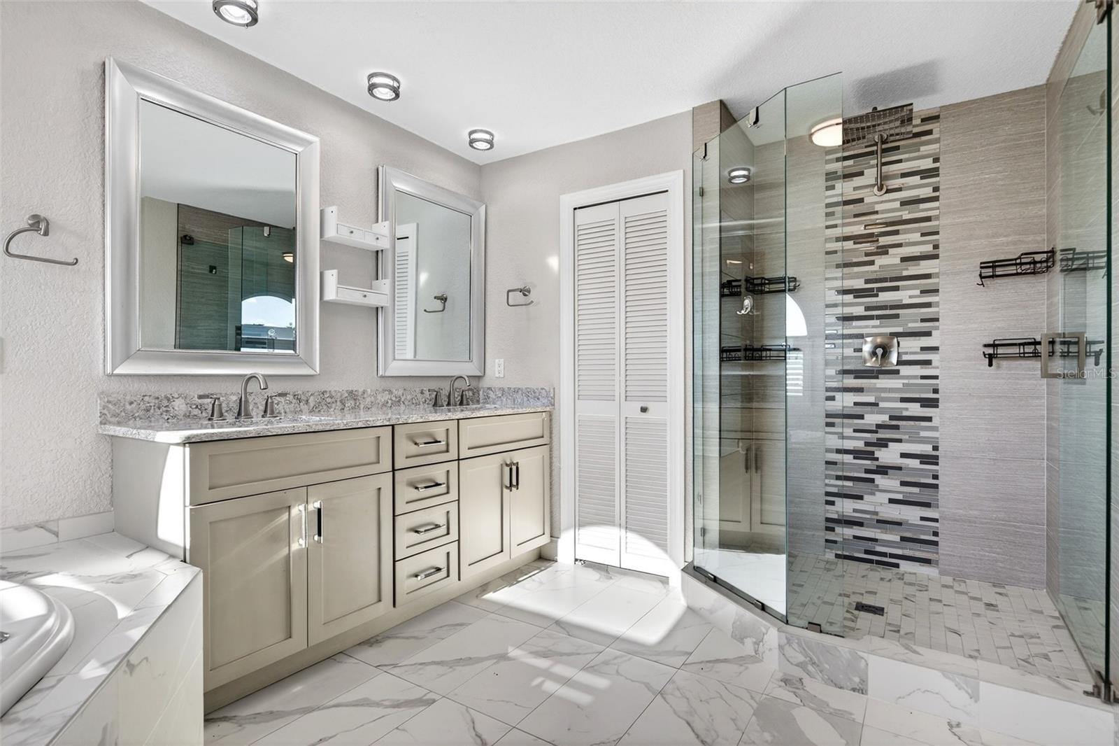 A4675541 Property Photo