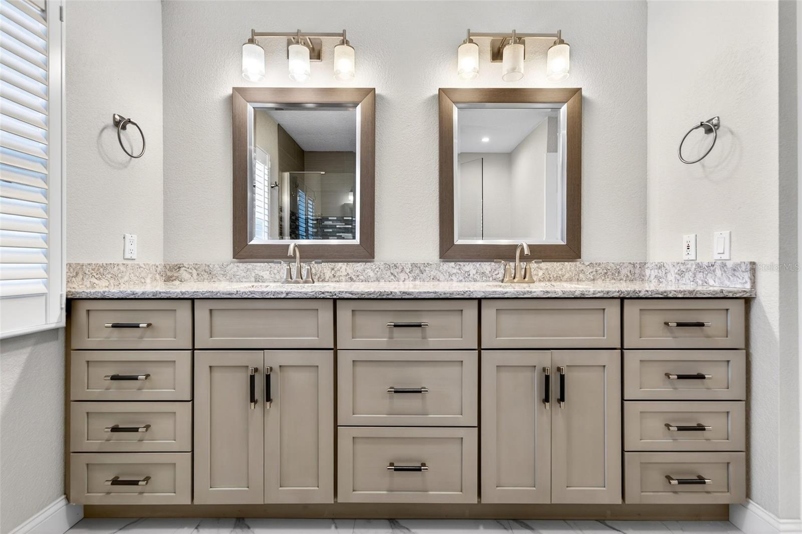 A4675541 Property Photo