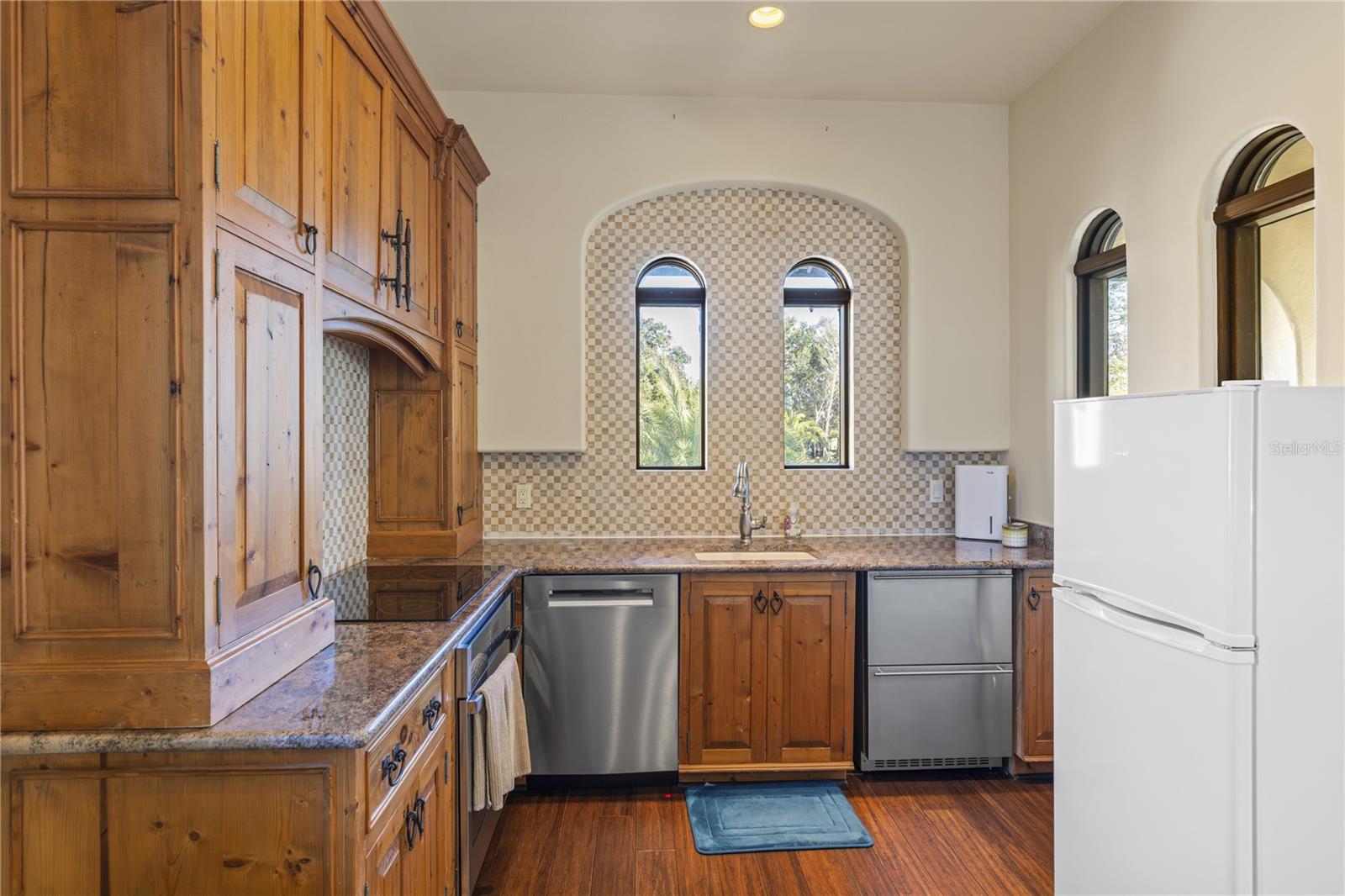 O6367935 Property Photo