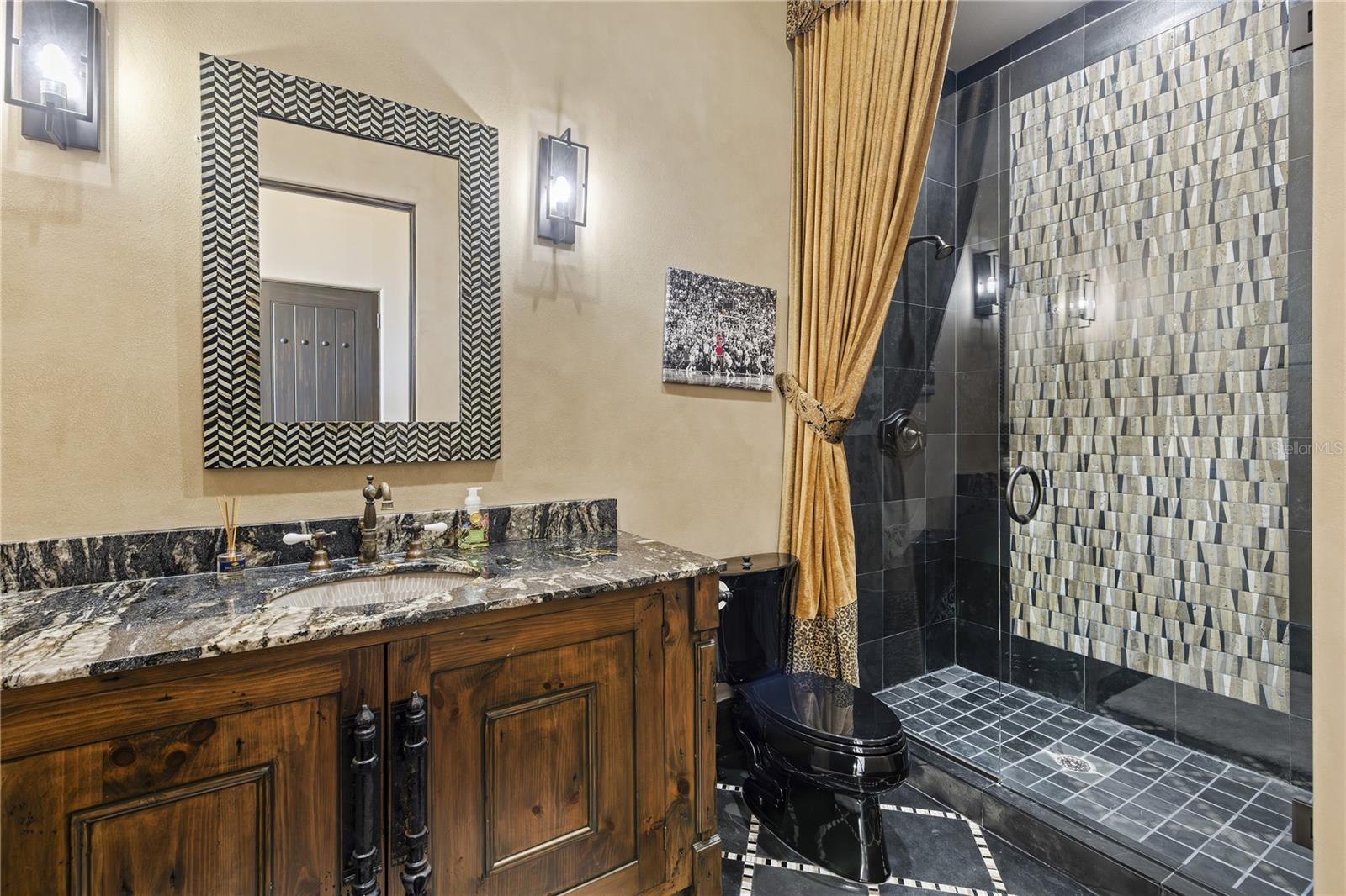 O6367935 Property Photo