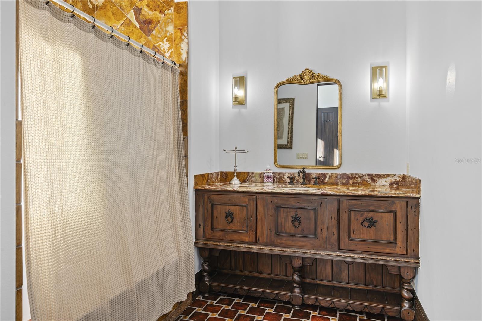 O6367935 Property Photo