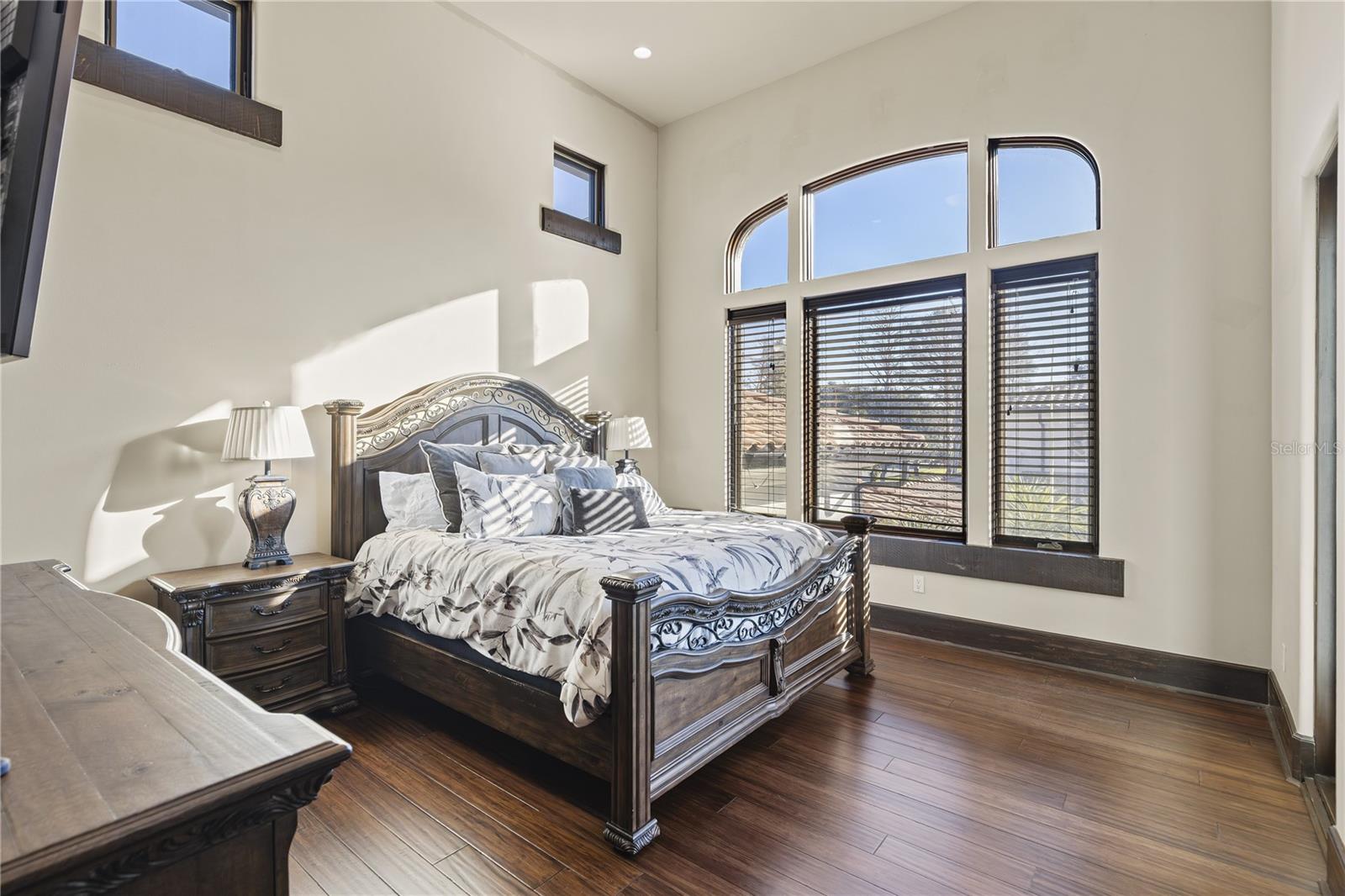 O6367935 Property Photo