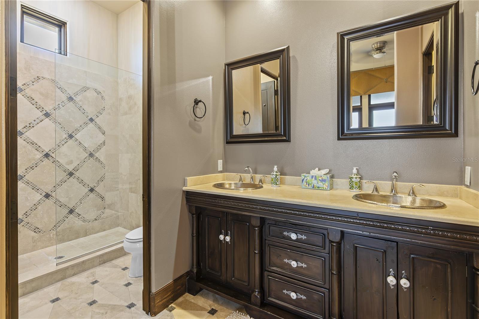 O6367935 Property Photo