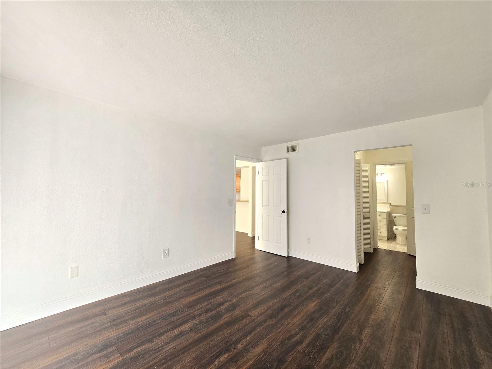 TB8457164 Property Photo