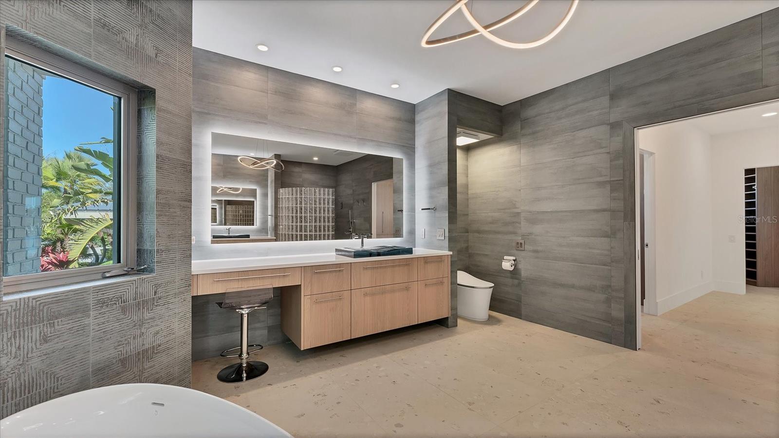 A4675575 Property Photo