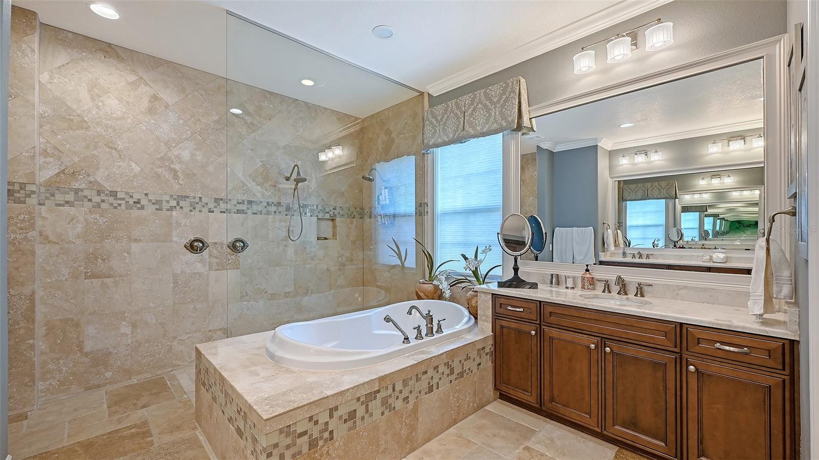 A4675577 Property Photo