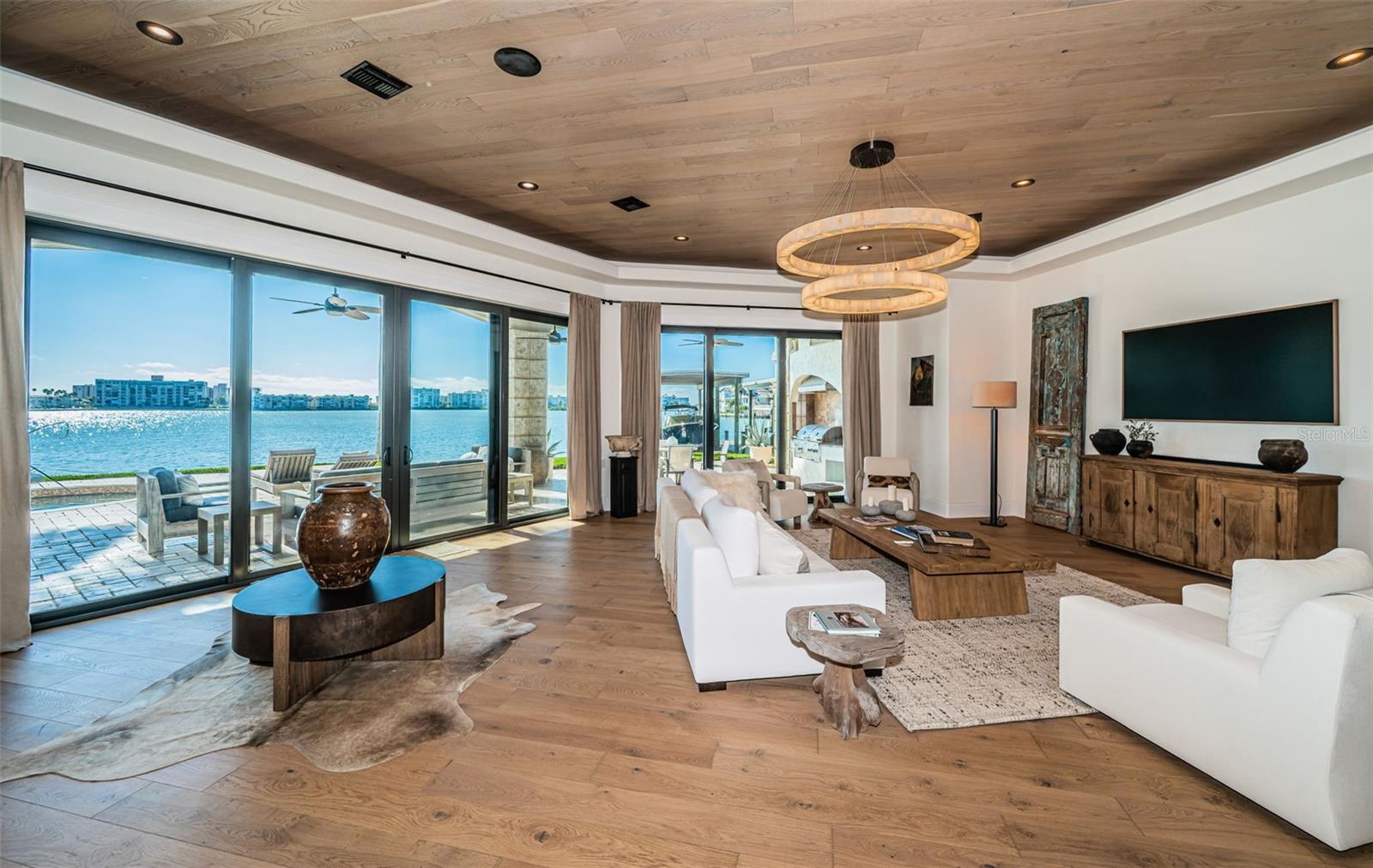 TB8457284 Property Photo