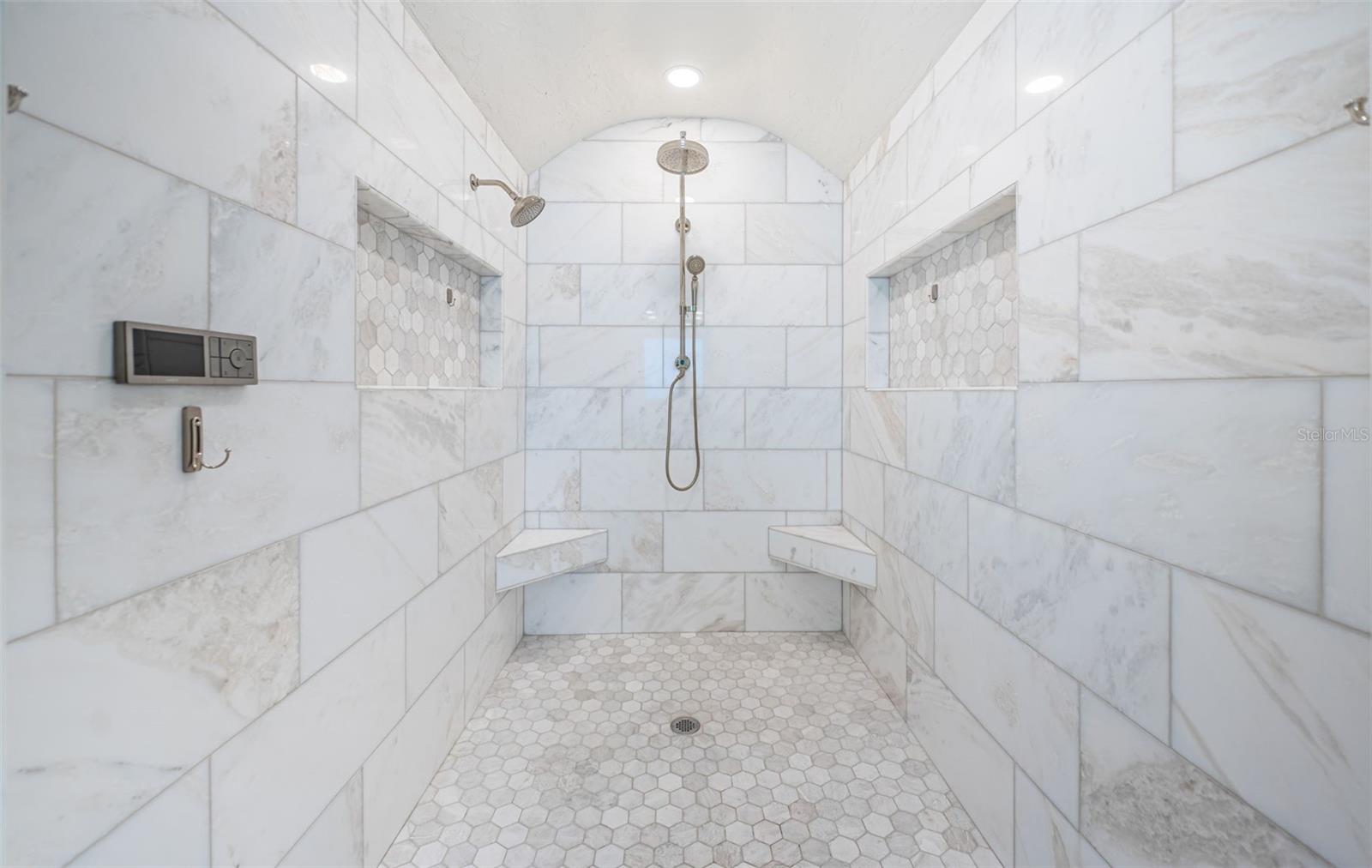 TB8457284 Property Photo