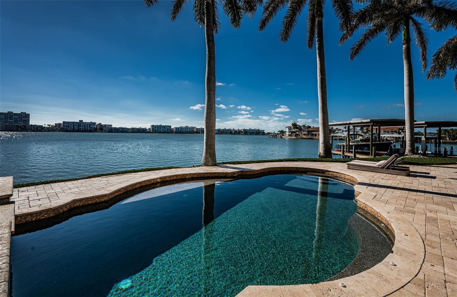 TB8457284 Property Photo