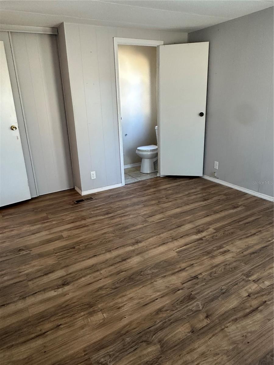 TB8457291 Property Photo