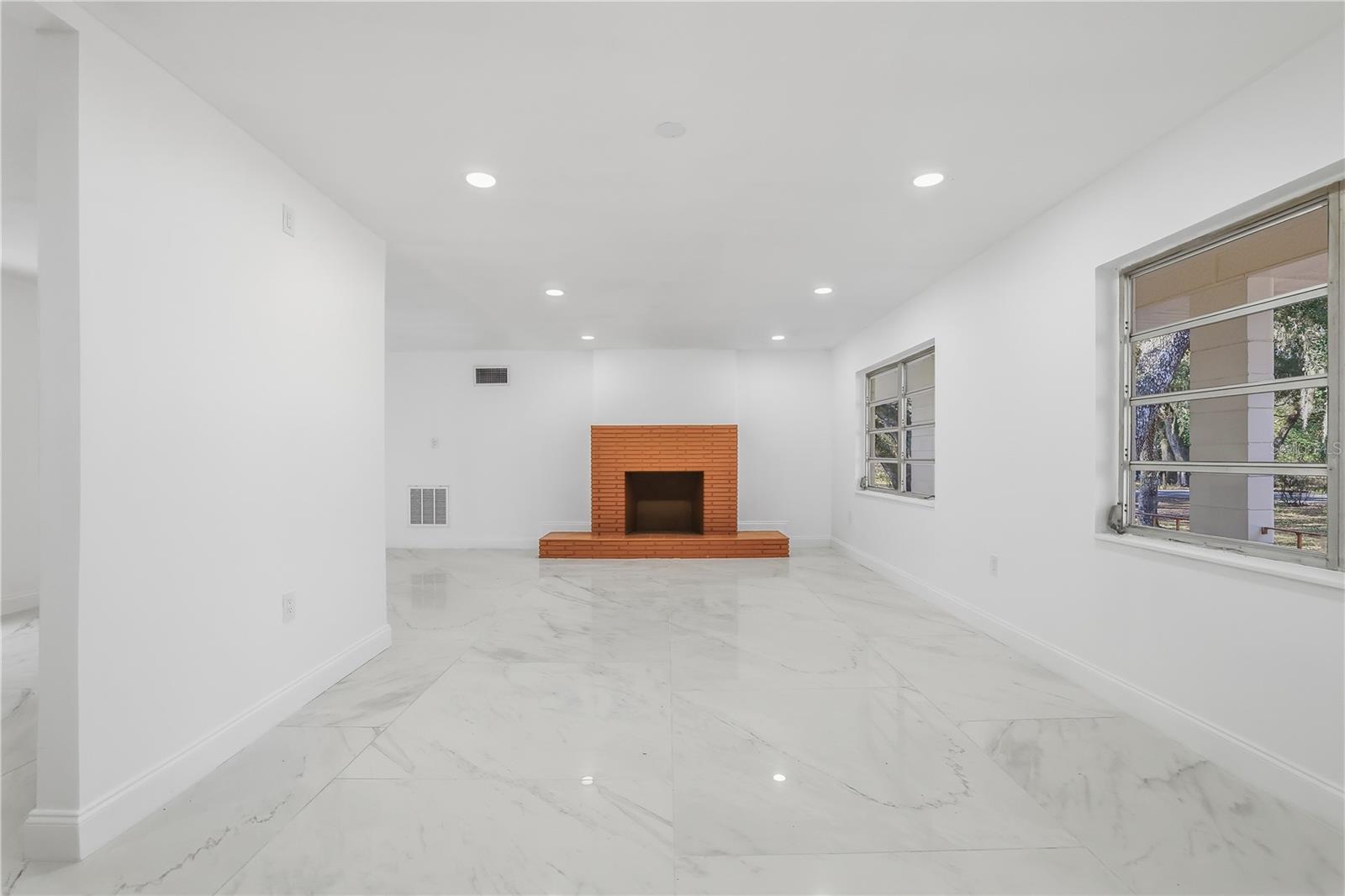 TB8457354 Property Photo