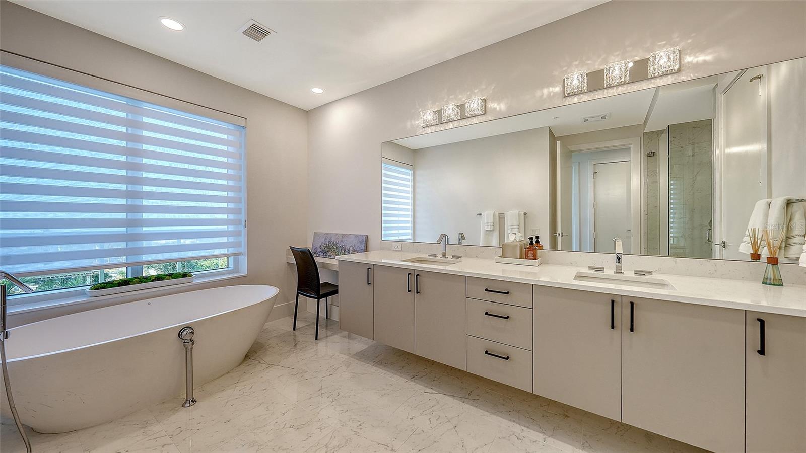 A4675649 Property Photo