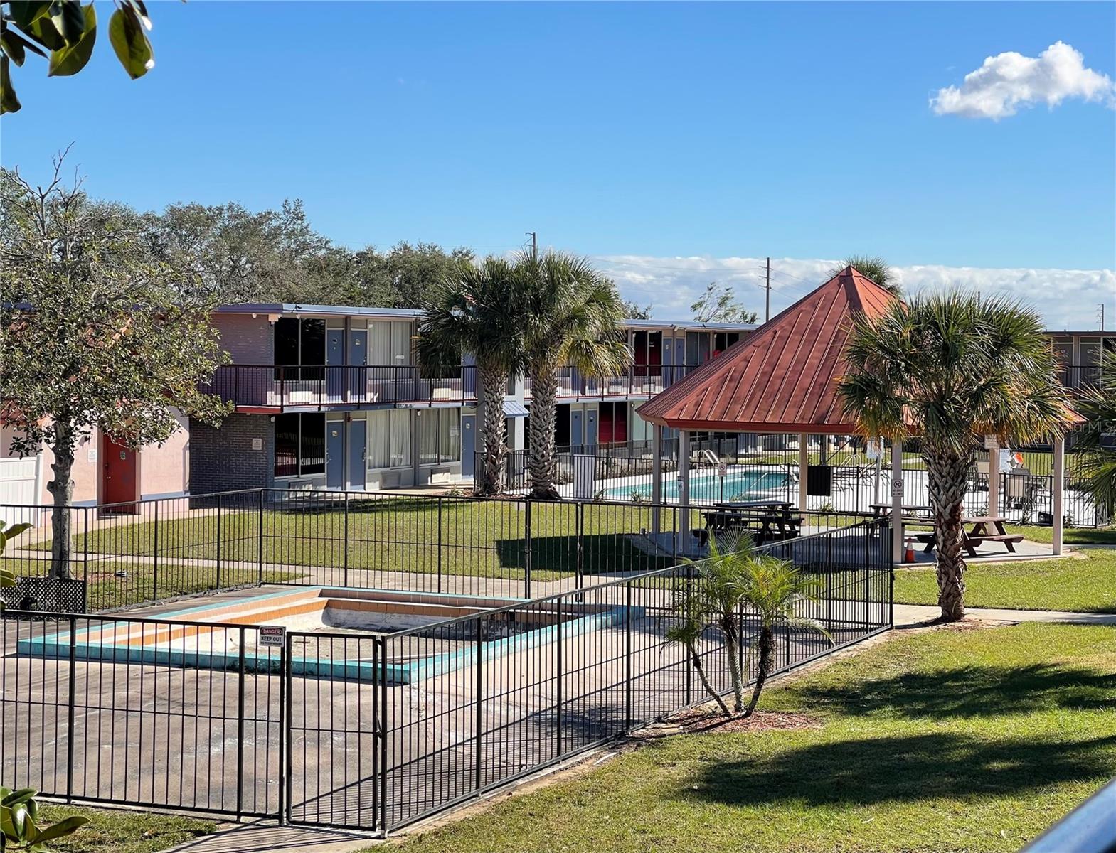 P4937319 Property Photo