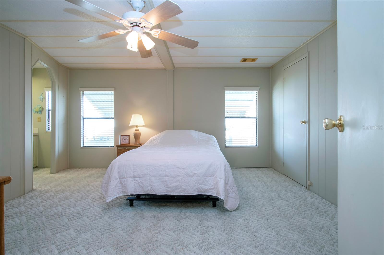 TB8457444 Property Photo