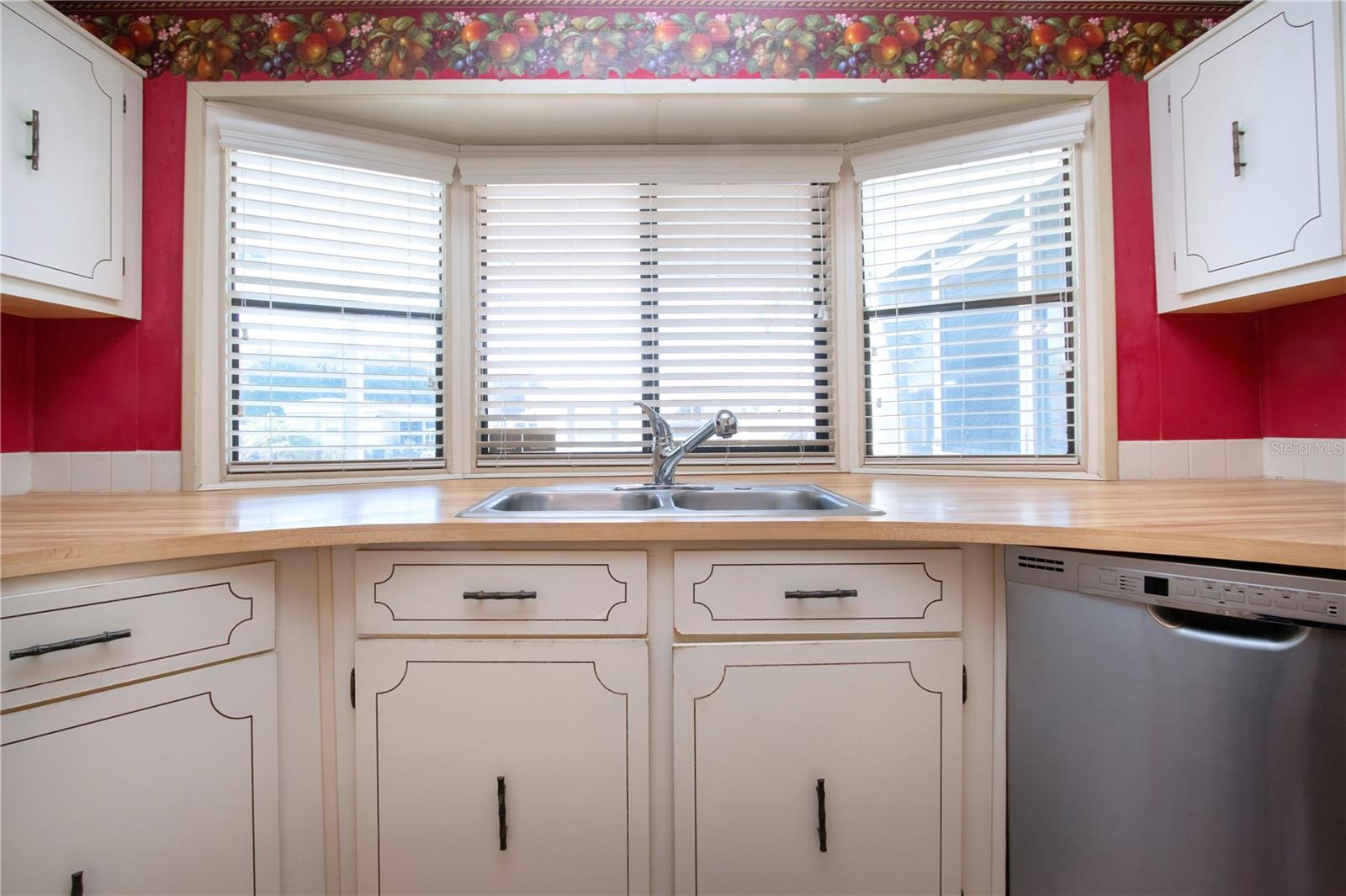 TB8457444 Property Photo