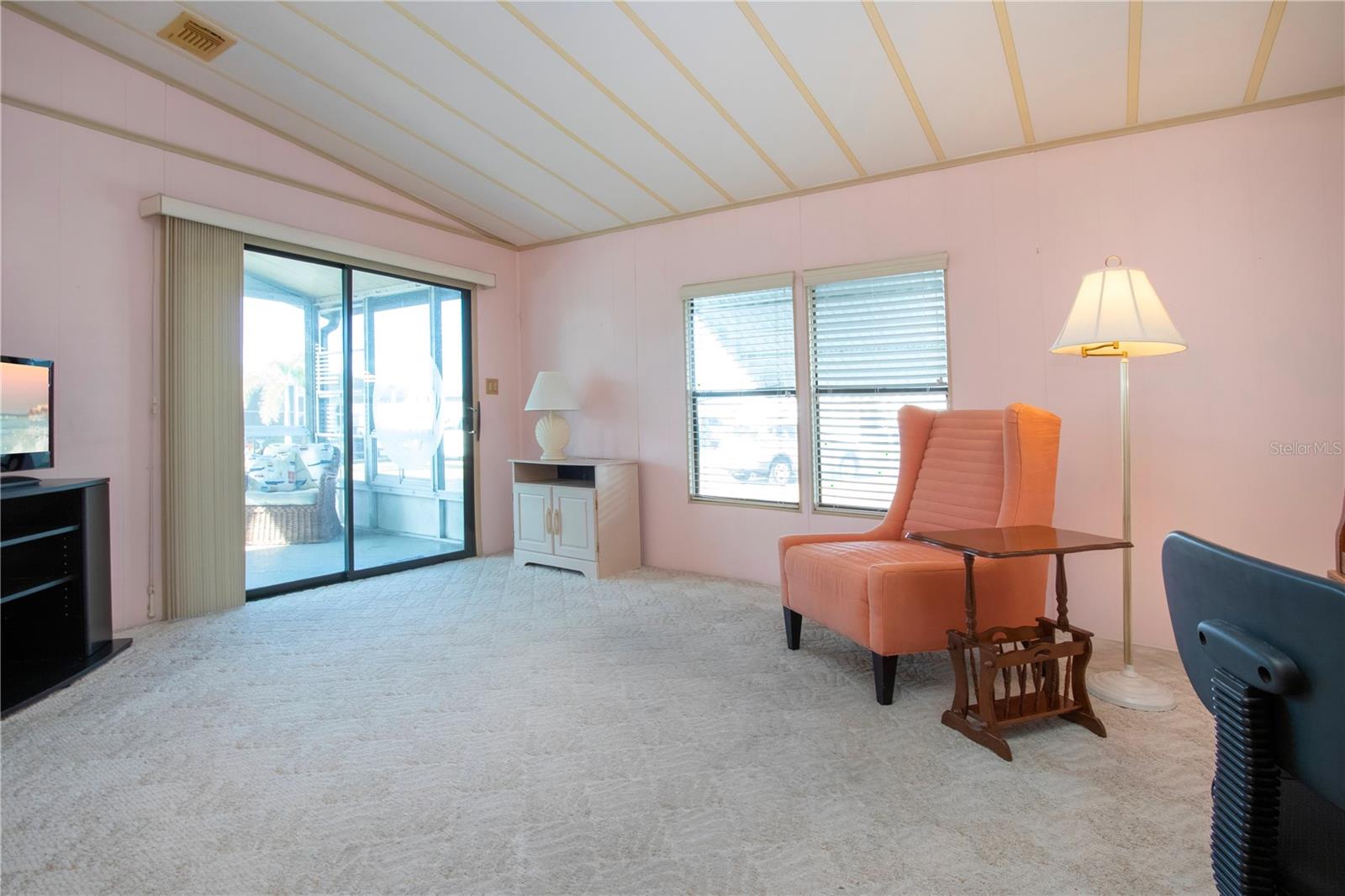 TB8457444 Property Photo