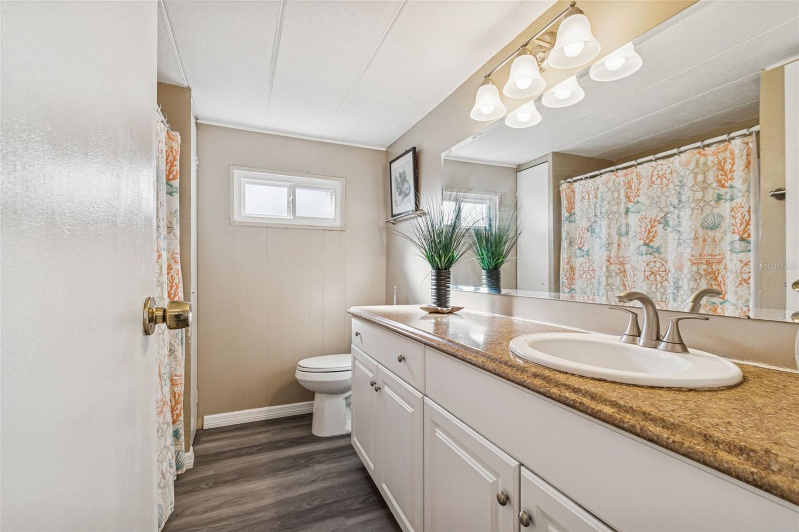 TB8457451 Property Photo