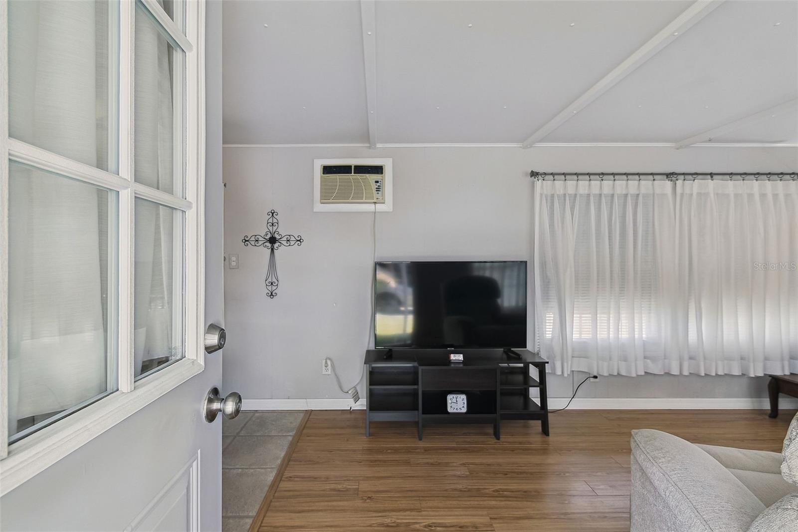 TB8457460 Property Photo