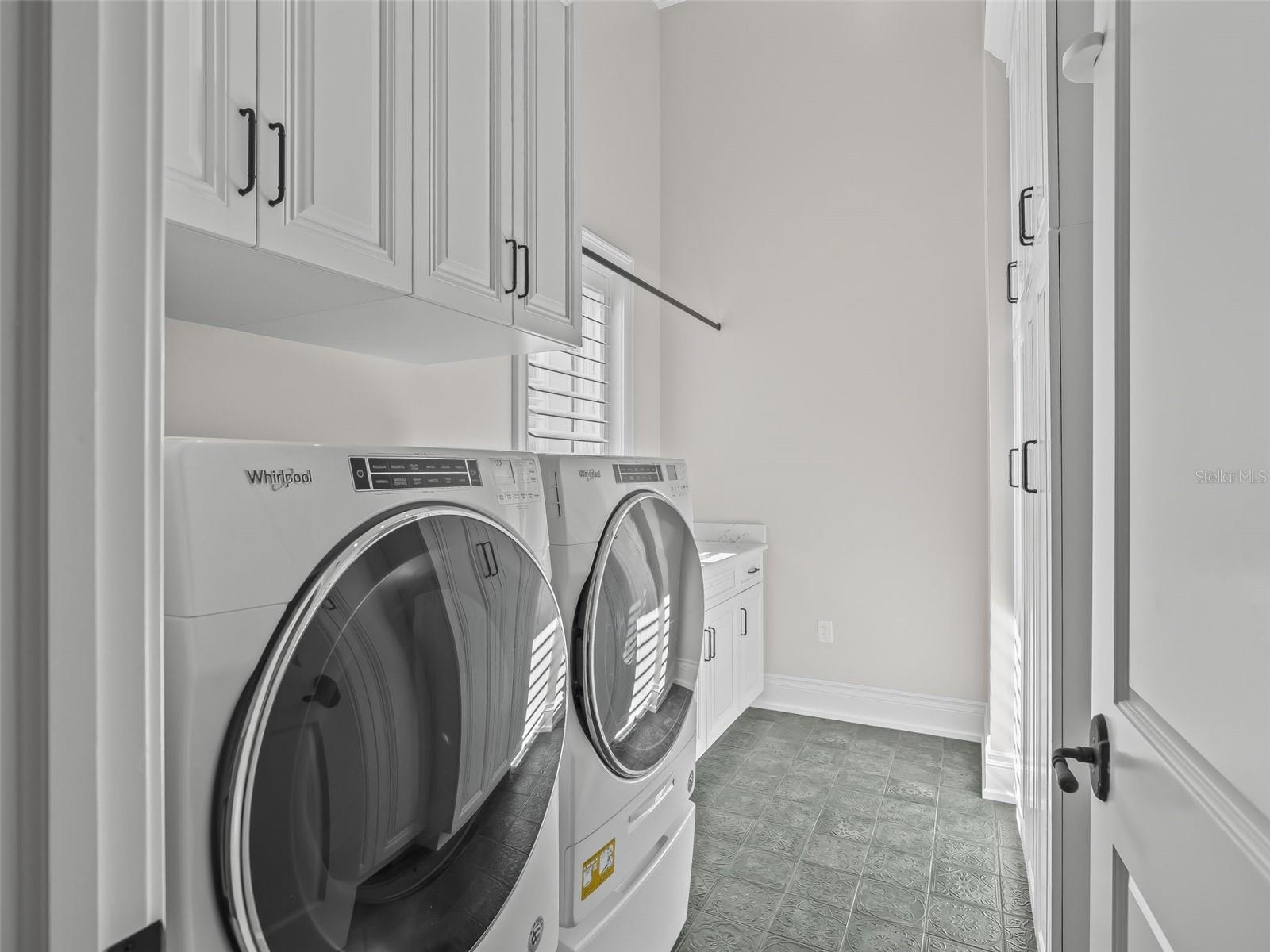 OM715304 Property Photo