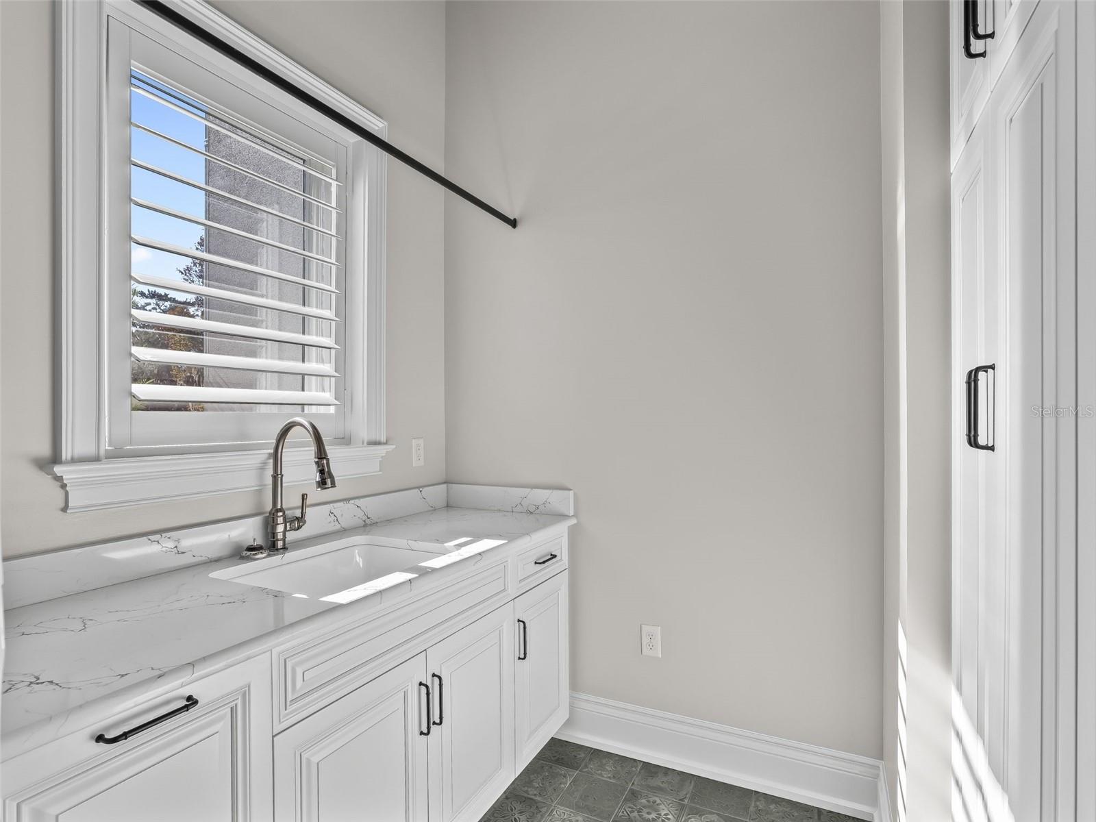 OM715304 Property Photo