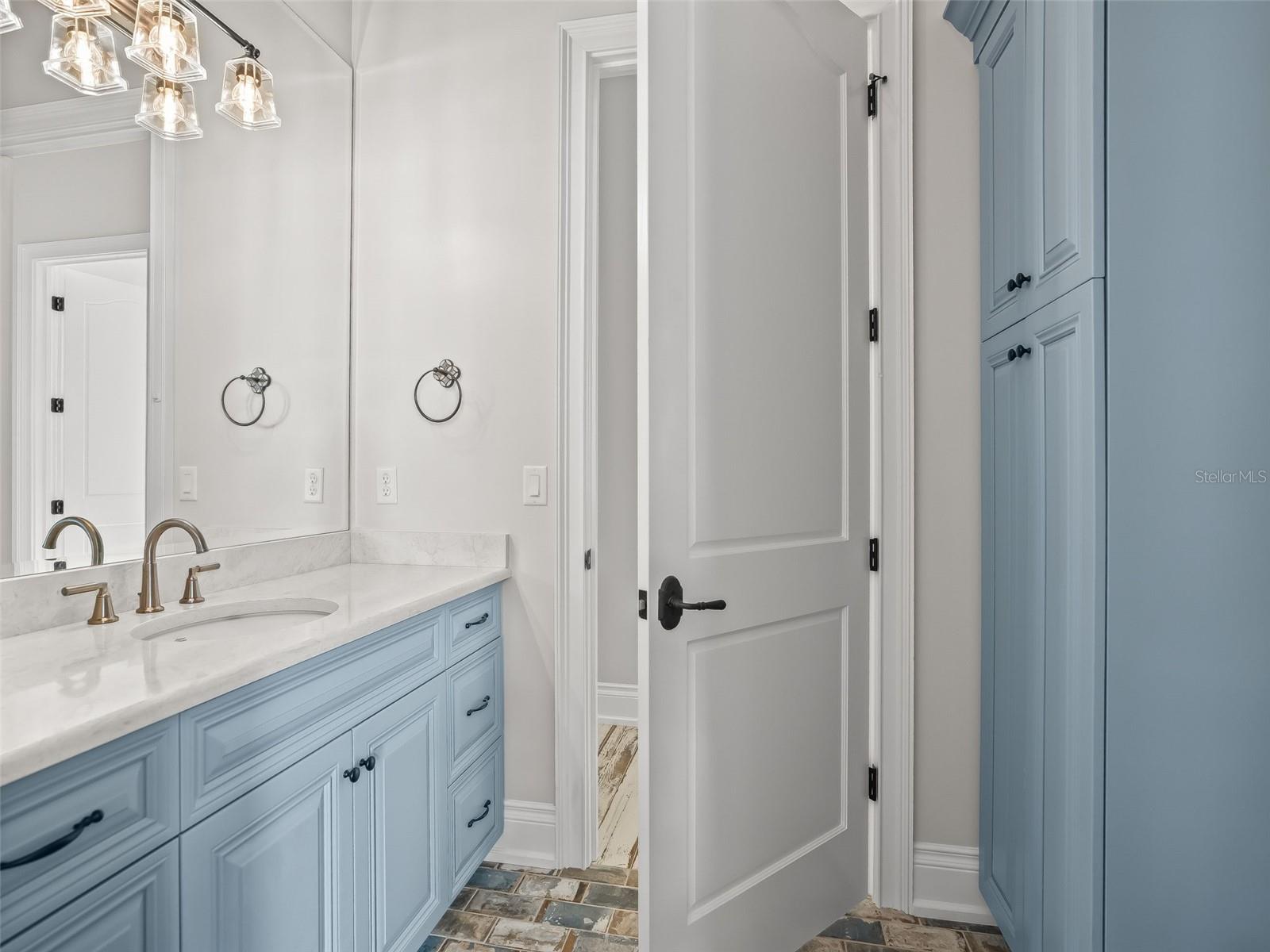 OM715304 Property Photo