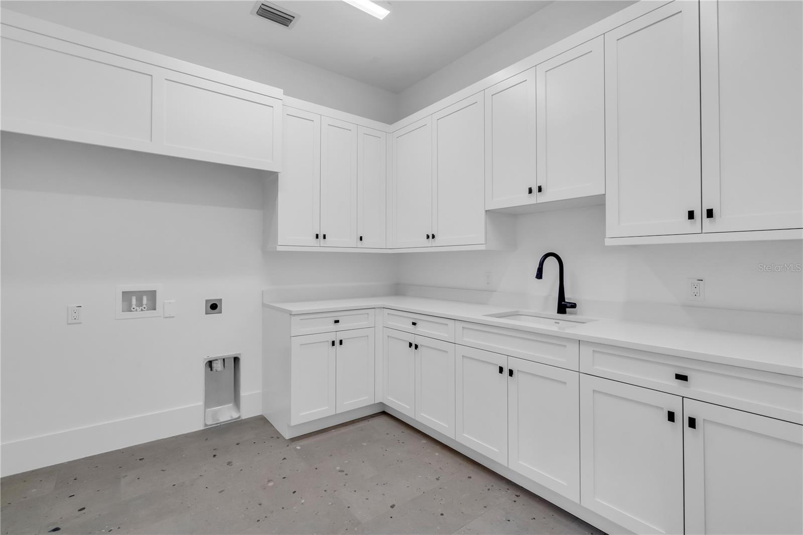 A4675672 Property Photo