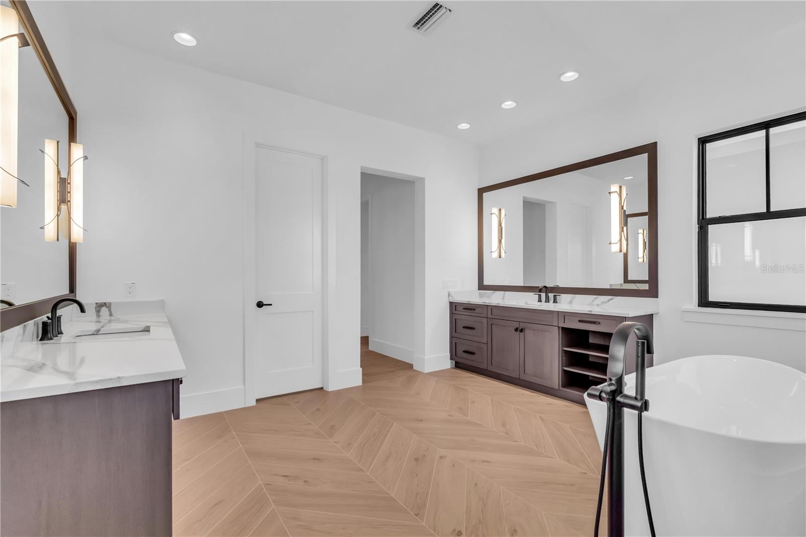 A4675672 Property Photo