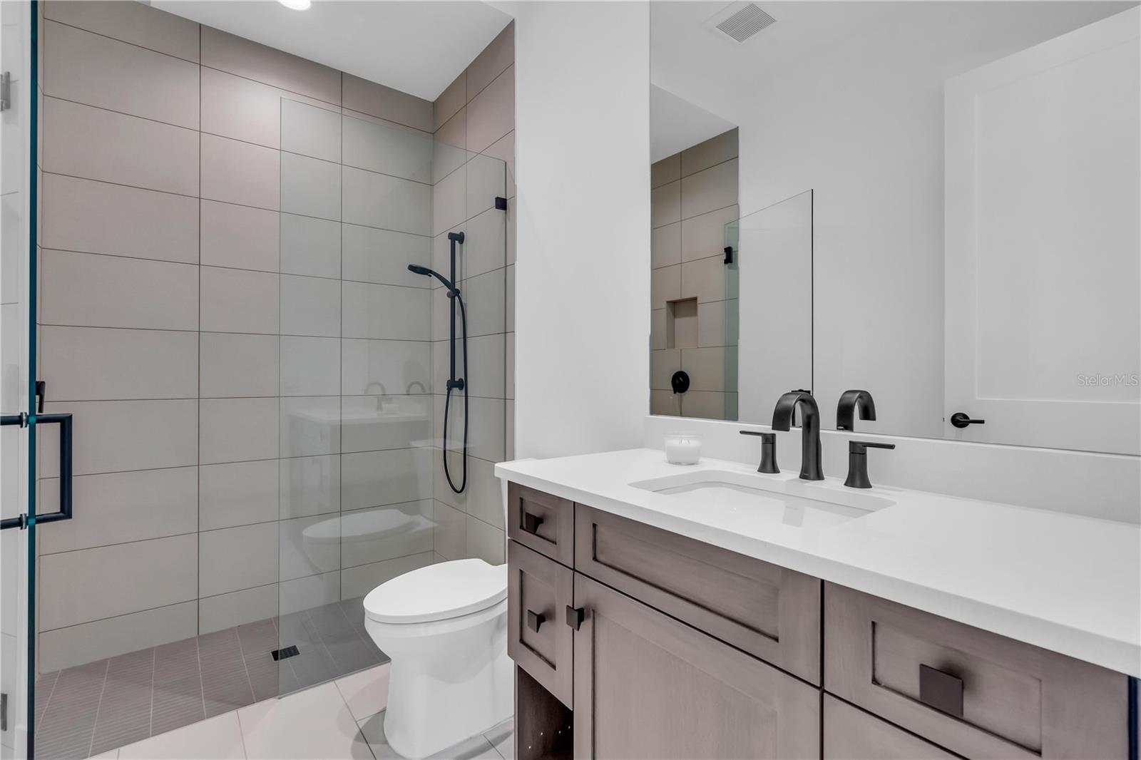 A4675672 Property Photo