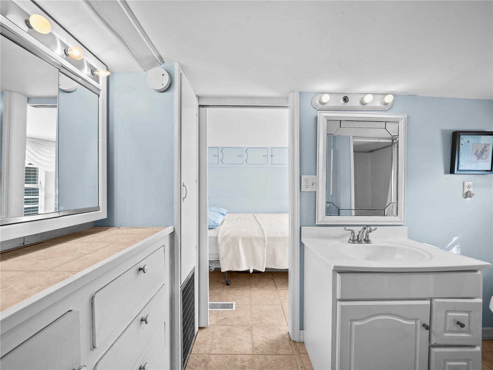 K4903175 Property Photo