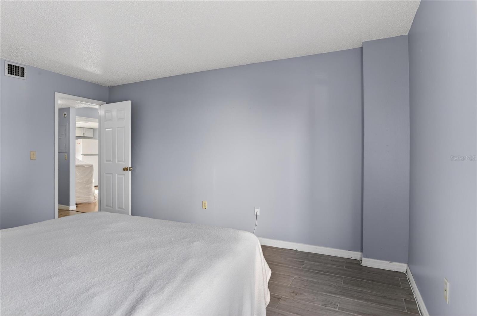 TB8457495 Property Photo