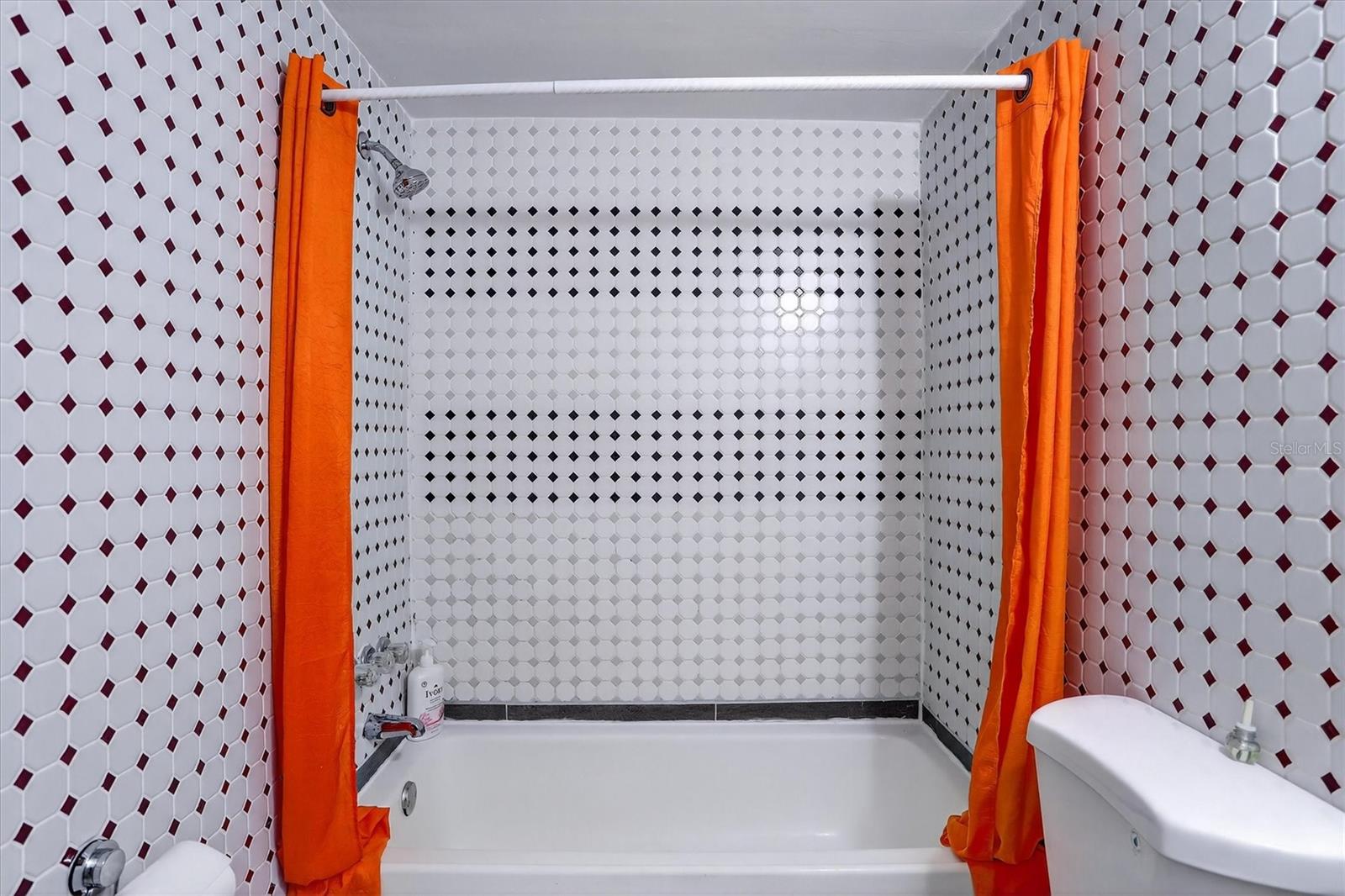 TB8457495 Property Photo