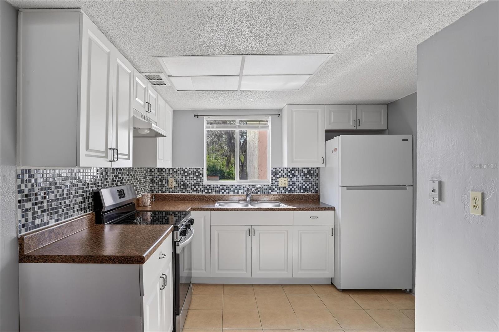 TB8457495 Property Photo