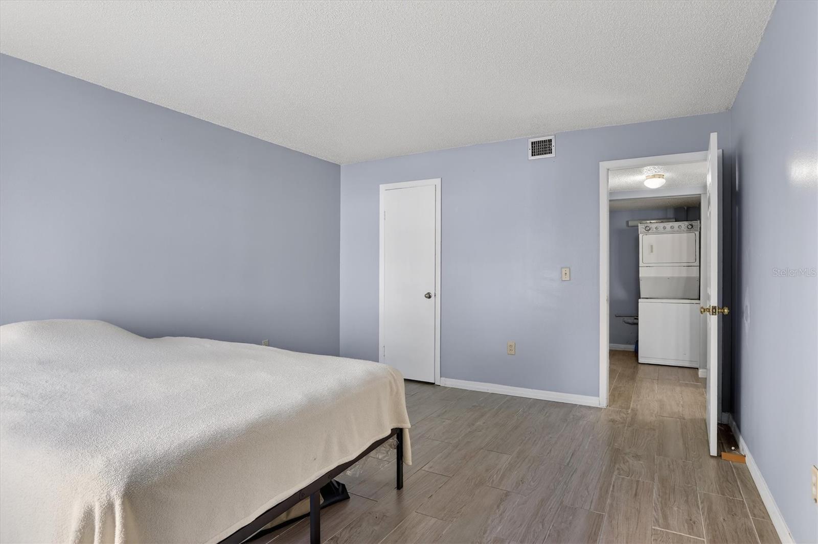 TB8457495 Property Photo