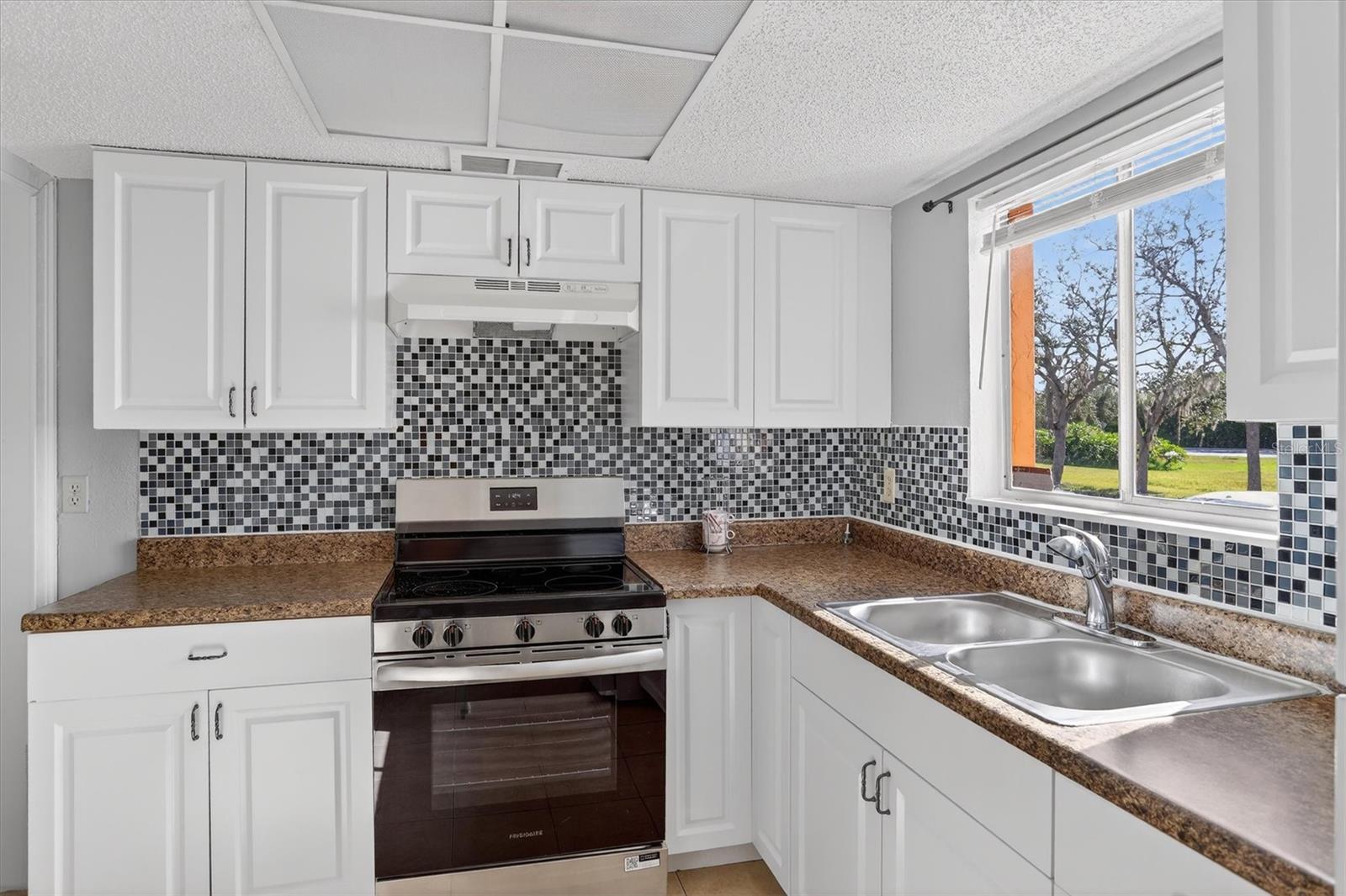 TB8457495 Property Photo