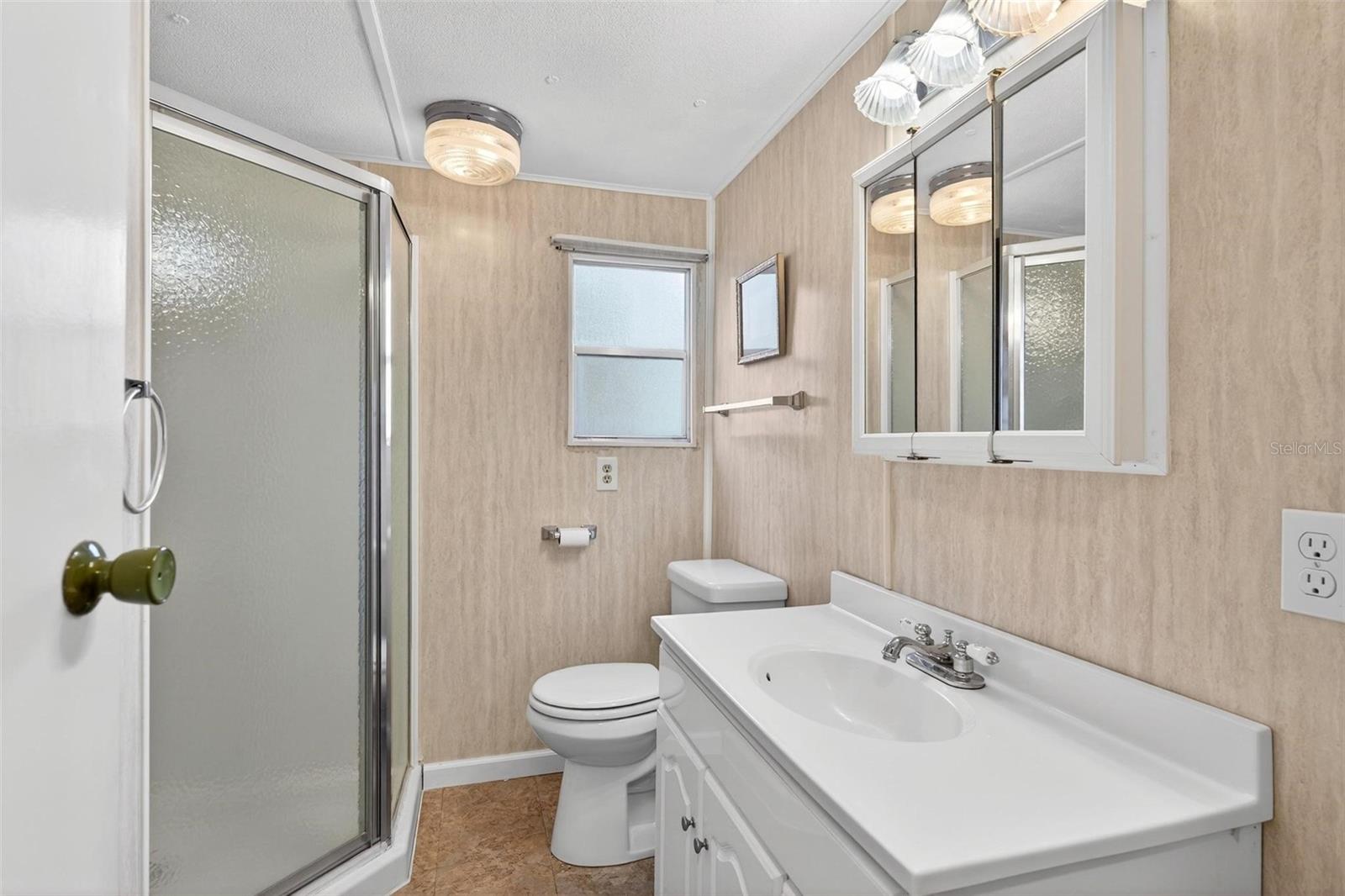 V4946373 Property Photo