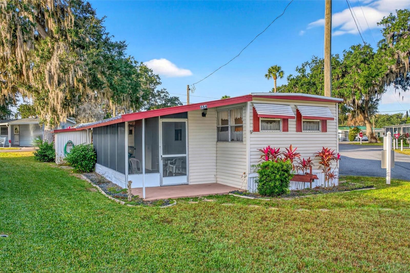 V4946373 Property Photo