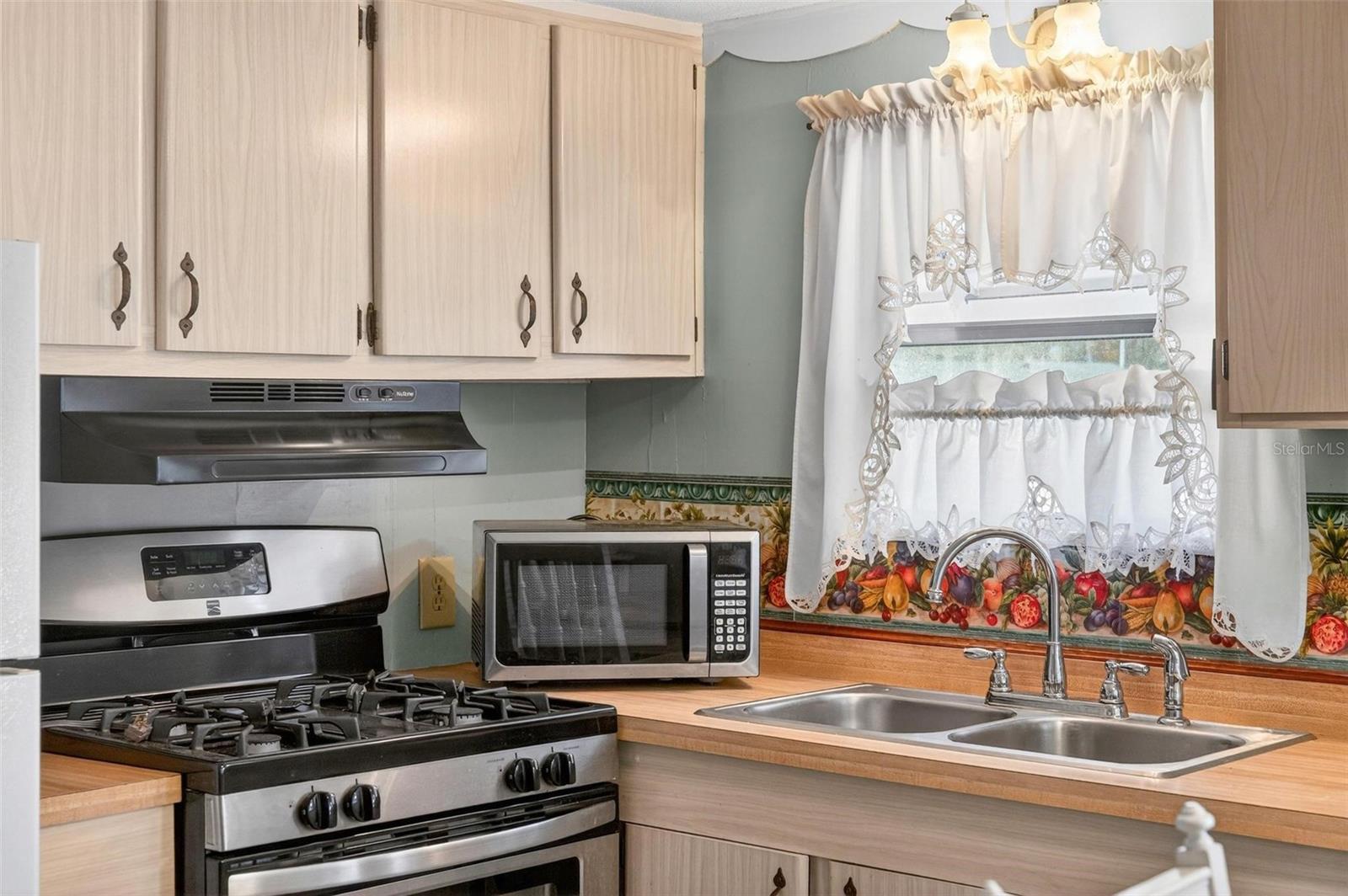 V4946373 Property Photo