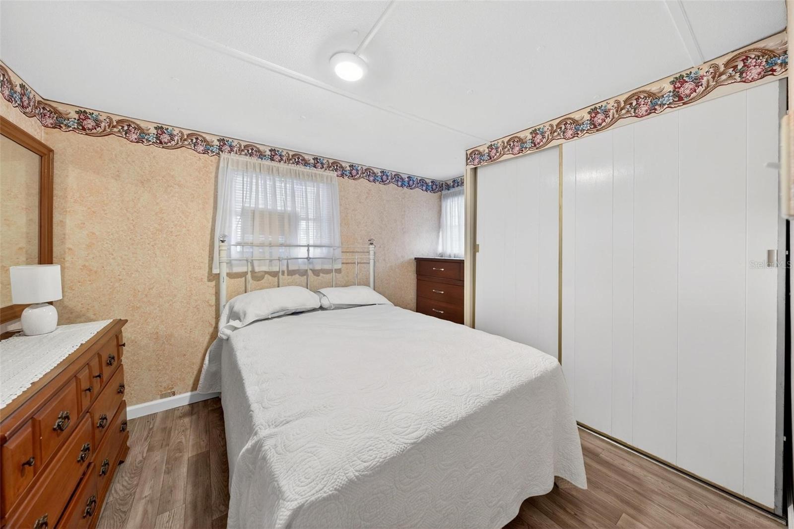 V4946373 Property Photo