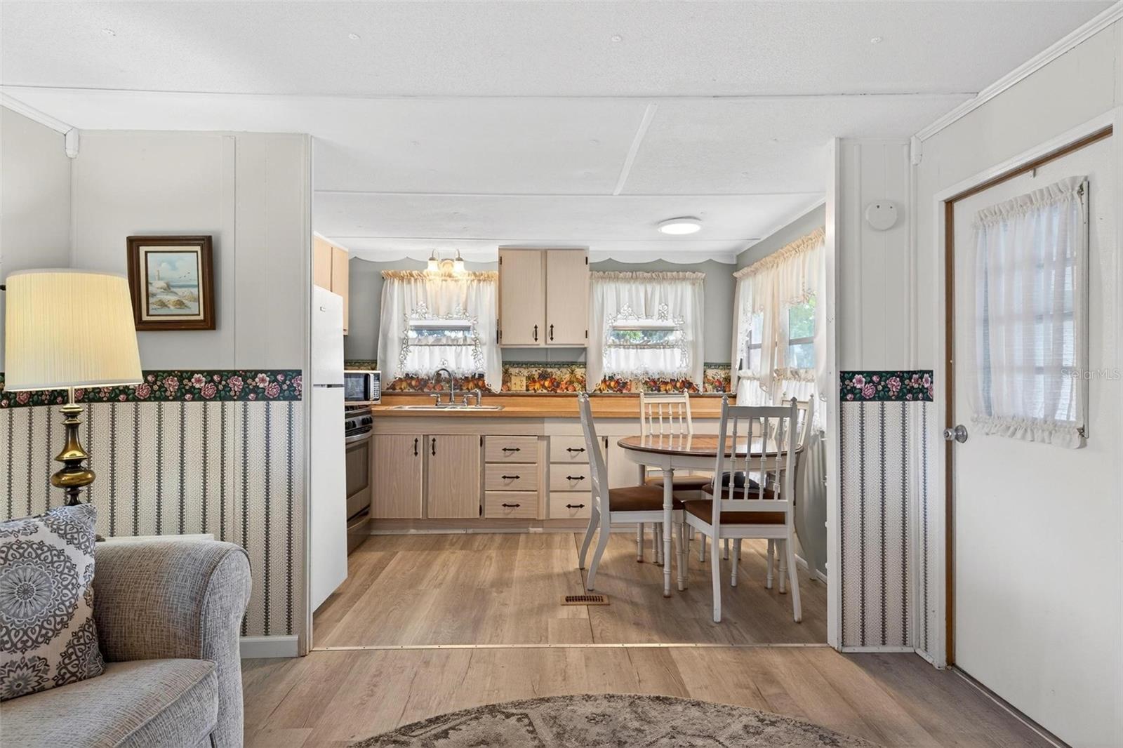 V4946373 Property Photo