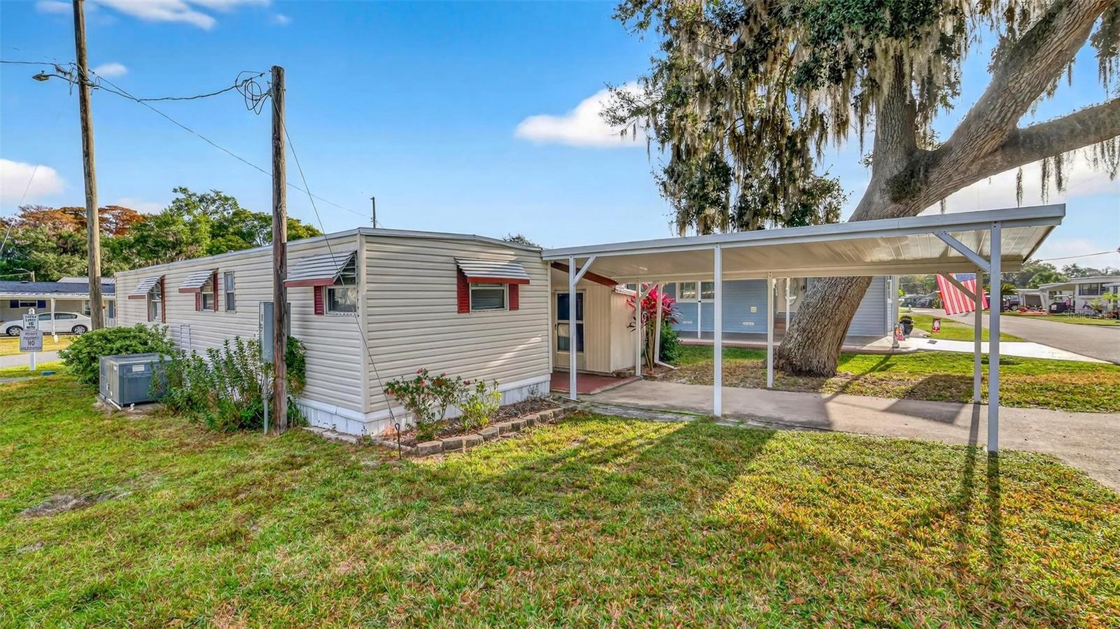 V4946373 Property Photo